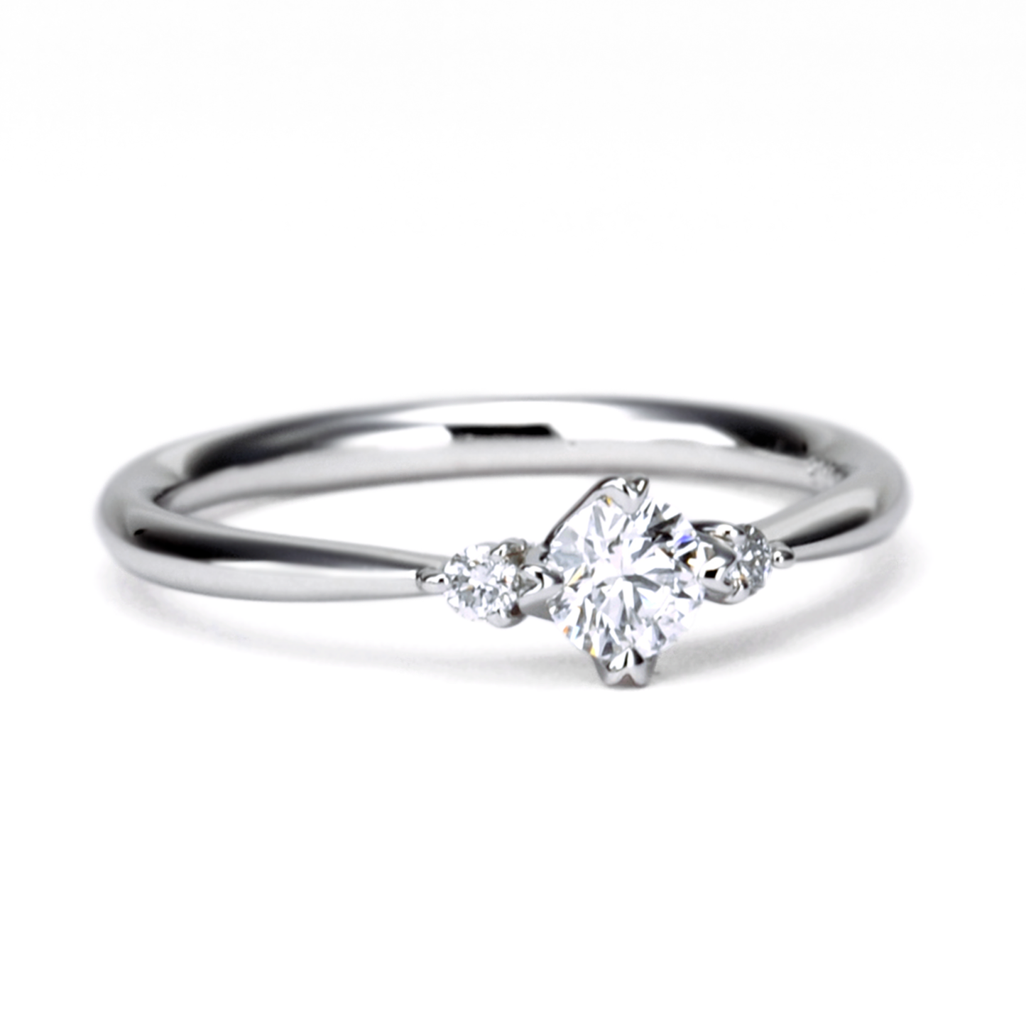 婚約指輪 ハート型の爪が個性的なダイヤモンドリング ES1-117n-0.20ct,F,SI2,VG~