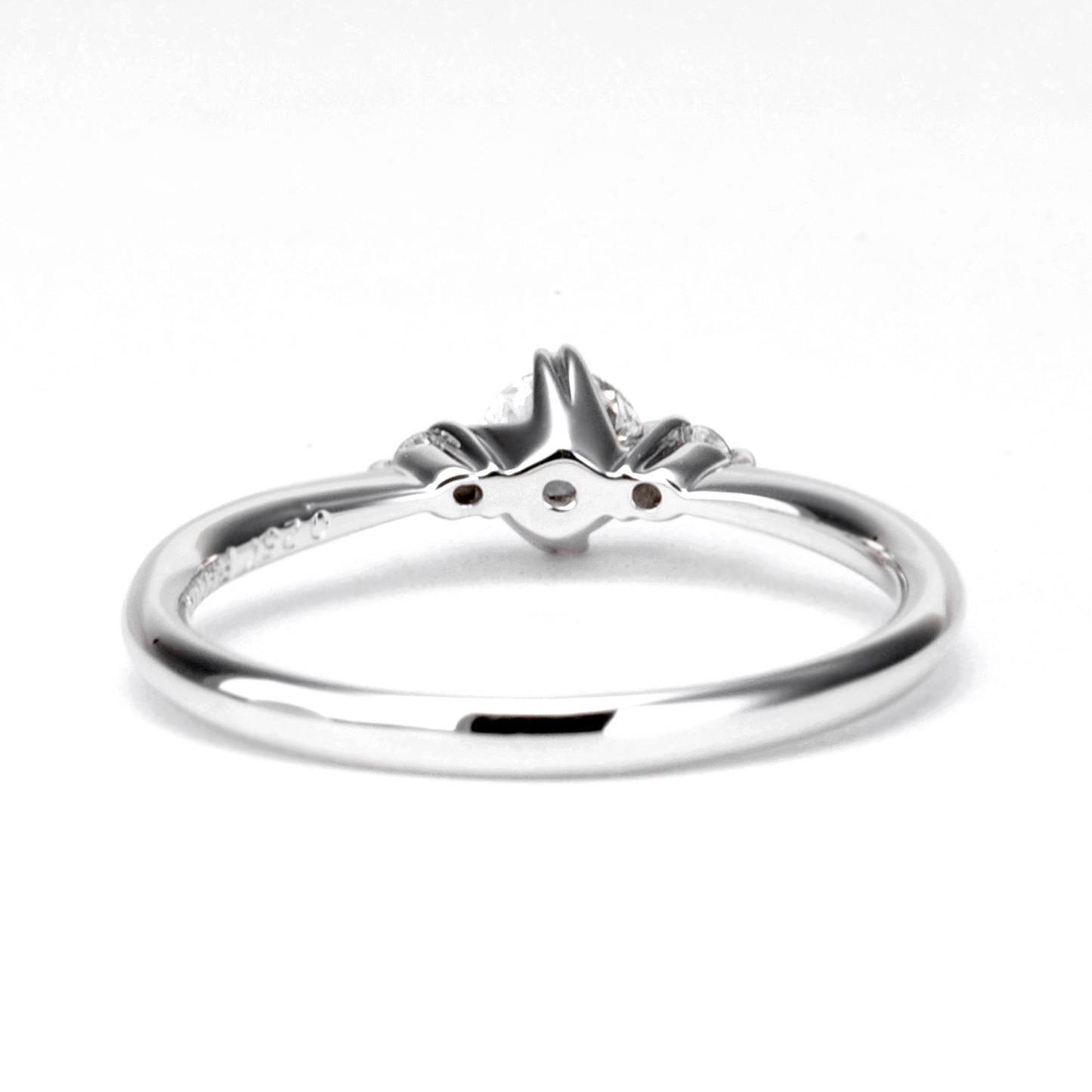 婚約指輪 ハート型の爪が個性的なダイヤモンドリング ES1-117n-0.20ct,F,SI2,VG~