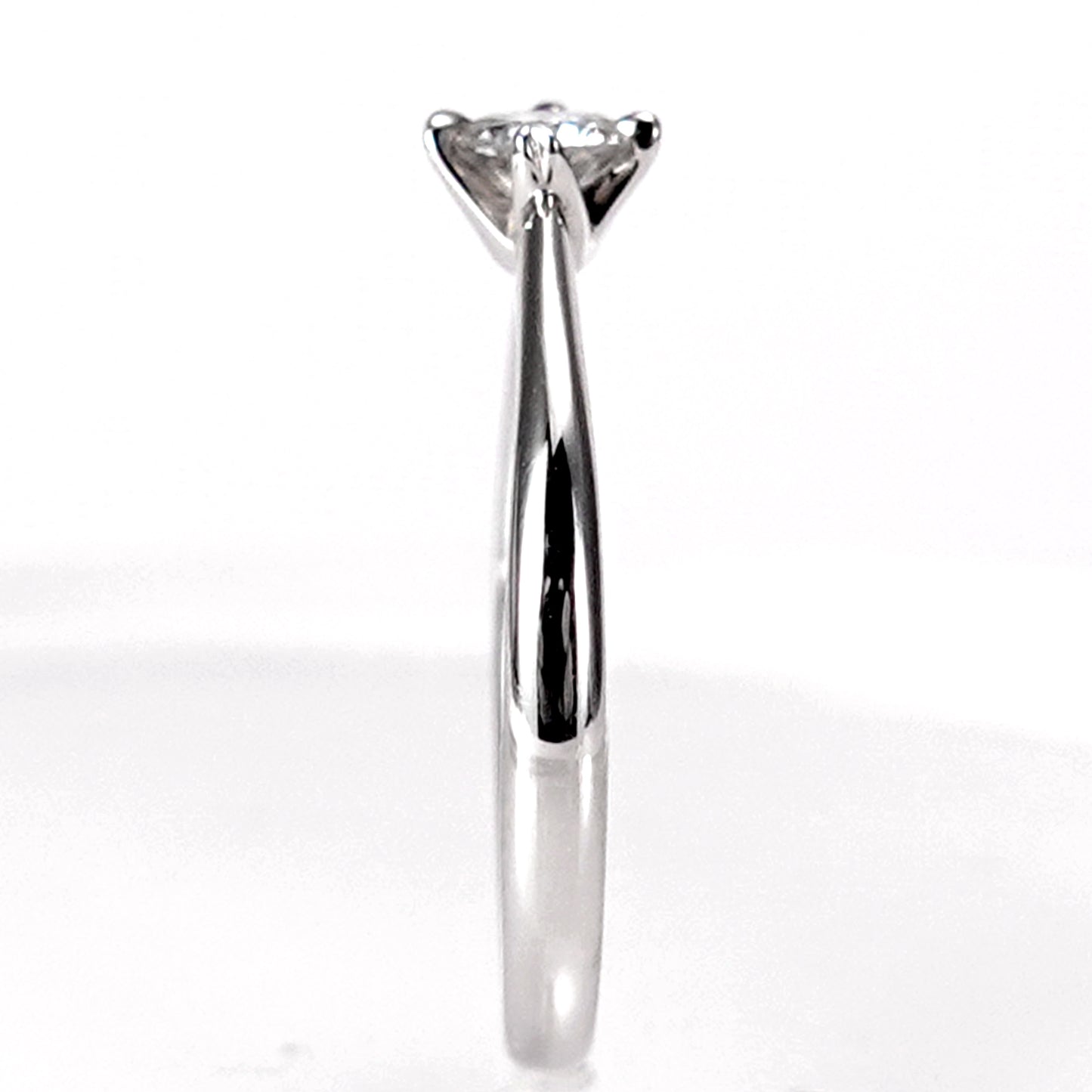 婚約指輪 ハート型の爪が個性的な高品質ダイヤモンドリング ES1-49-0.20ct,F,VS2,3EX,HC