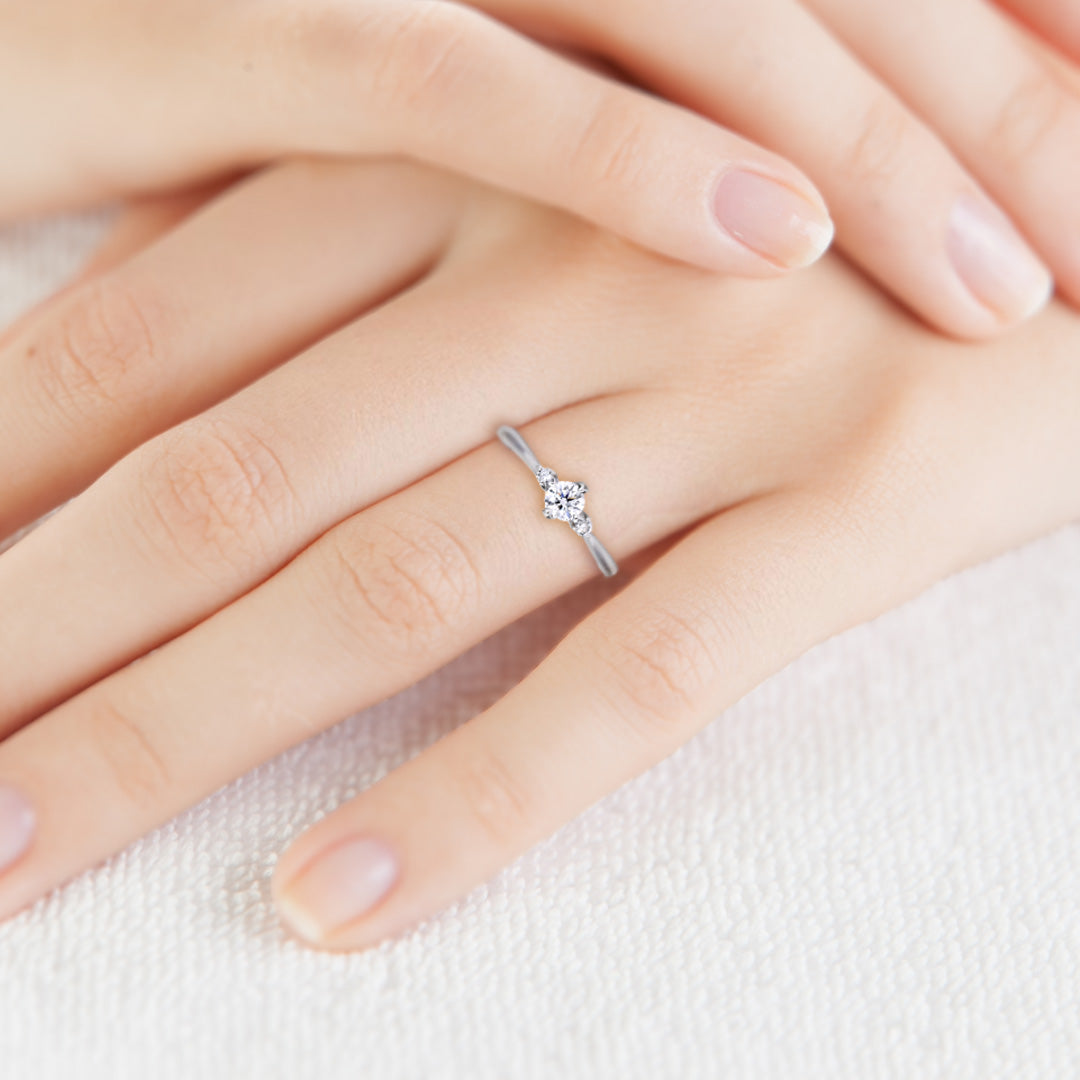 婚約指輪 ハート型の爪が個性的なダイヤモンドリング ES1-117n-0.20ct,F,SI2,VG~
