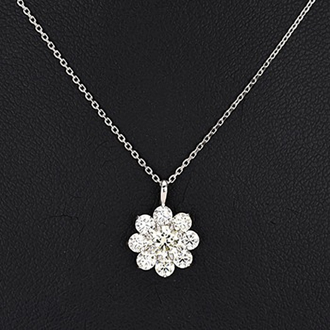 【ジュエリーリフォーム|STAR-SERIES】ペンダントトップ メインダイヤに0.30ctのH&Cダイヤモンドを使用 JR-PHD-STARSERIES-hB-Pt.0.3ct