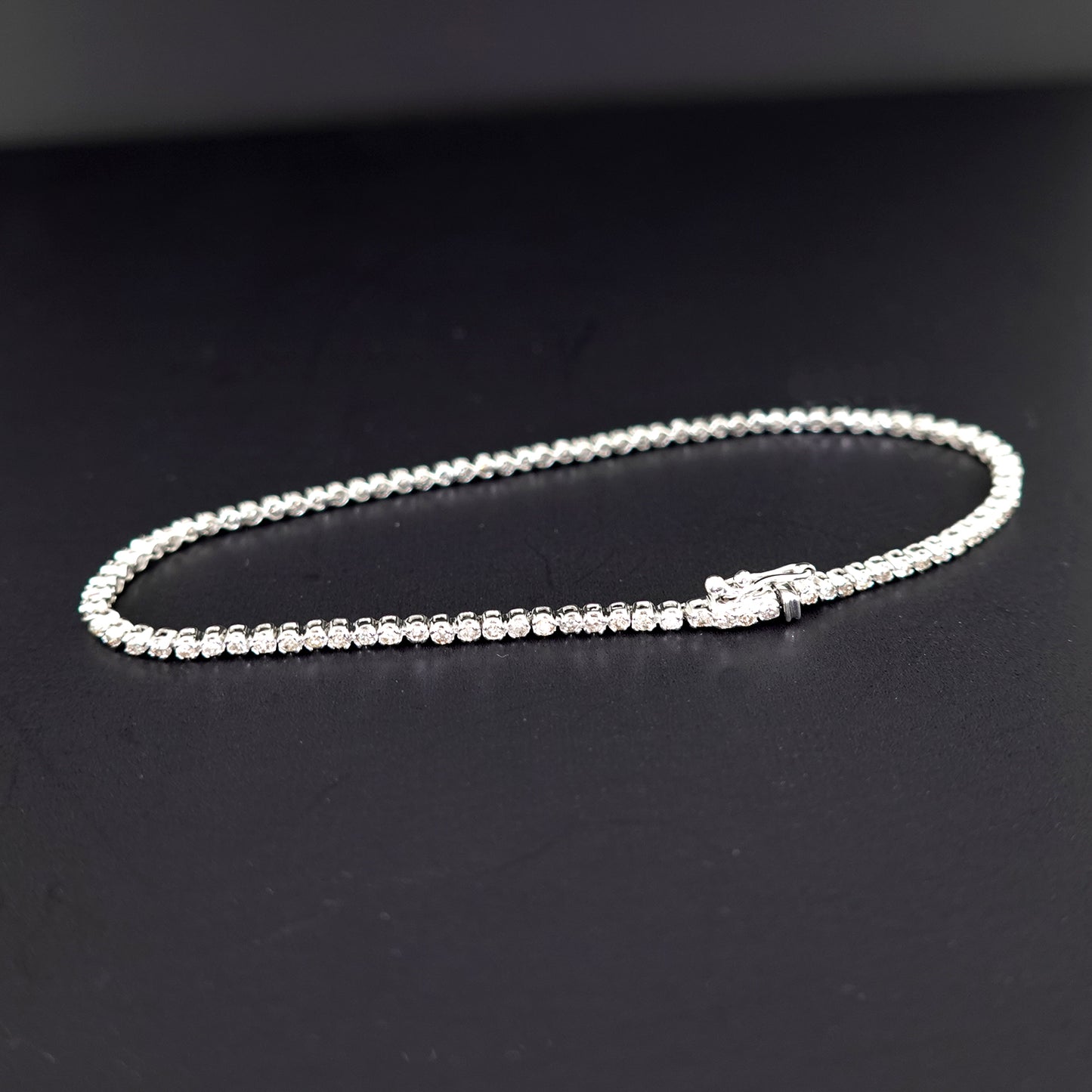 ダイヤモンドテニスブレスレット【1.00ct】 お手頃な上品なデザインのダイヤモンドブレスレットBLD1.00ct-TG08042103-K18WG