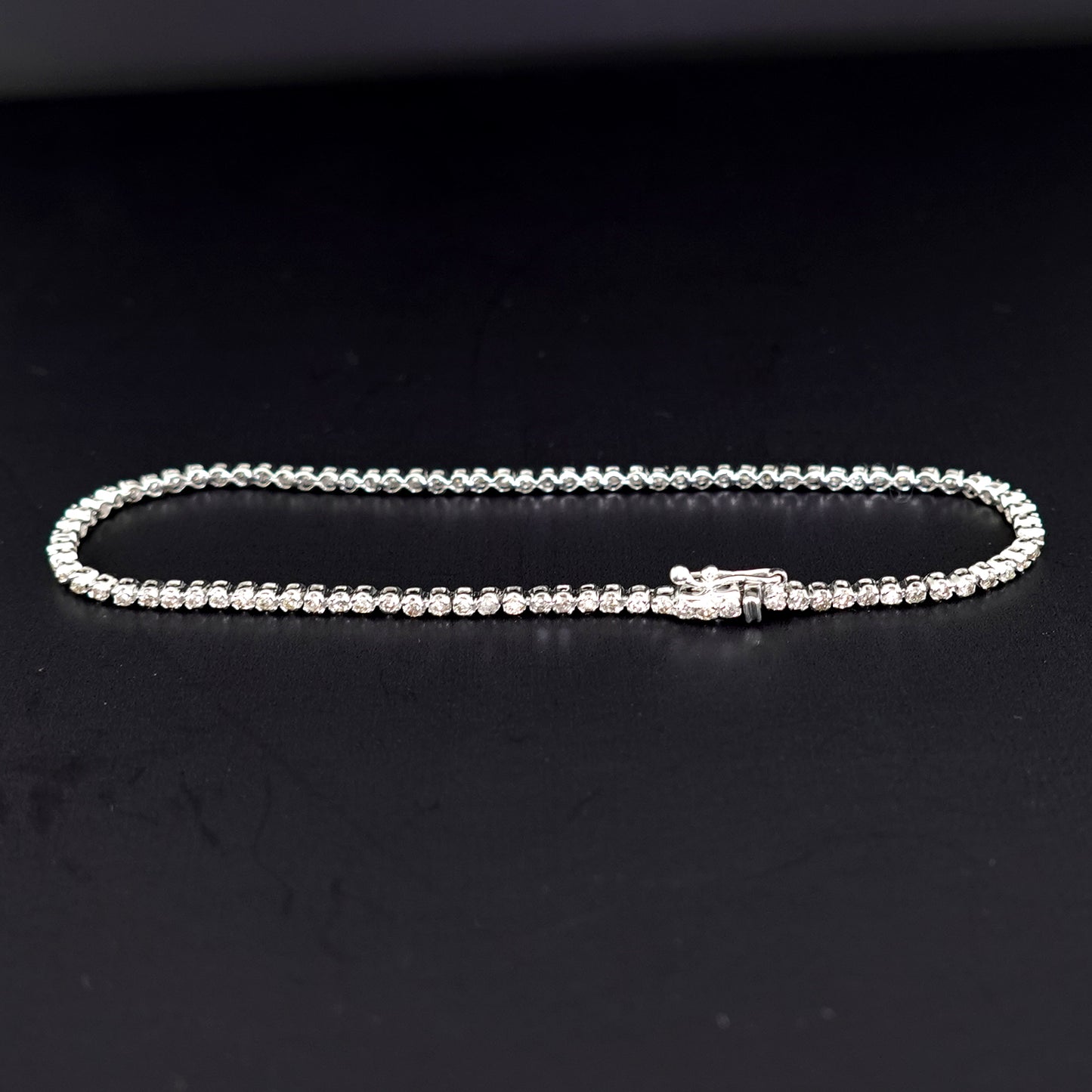 ダイヤモンドテニスブレスレット【1.00ct】 お手頃な上品なデザインのダイヤモンドブレスレットBLD1.00ct-TG08042103-K18WG