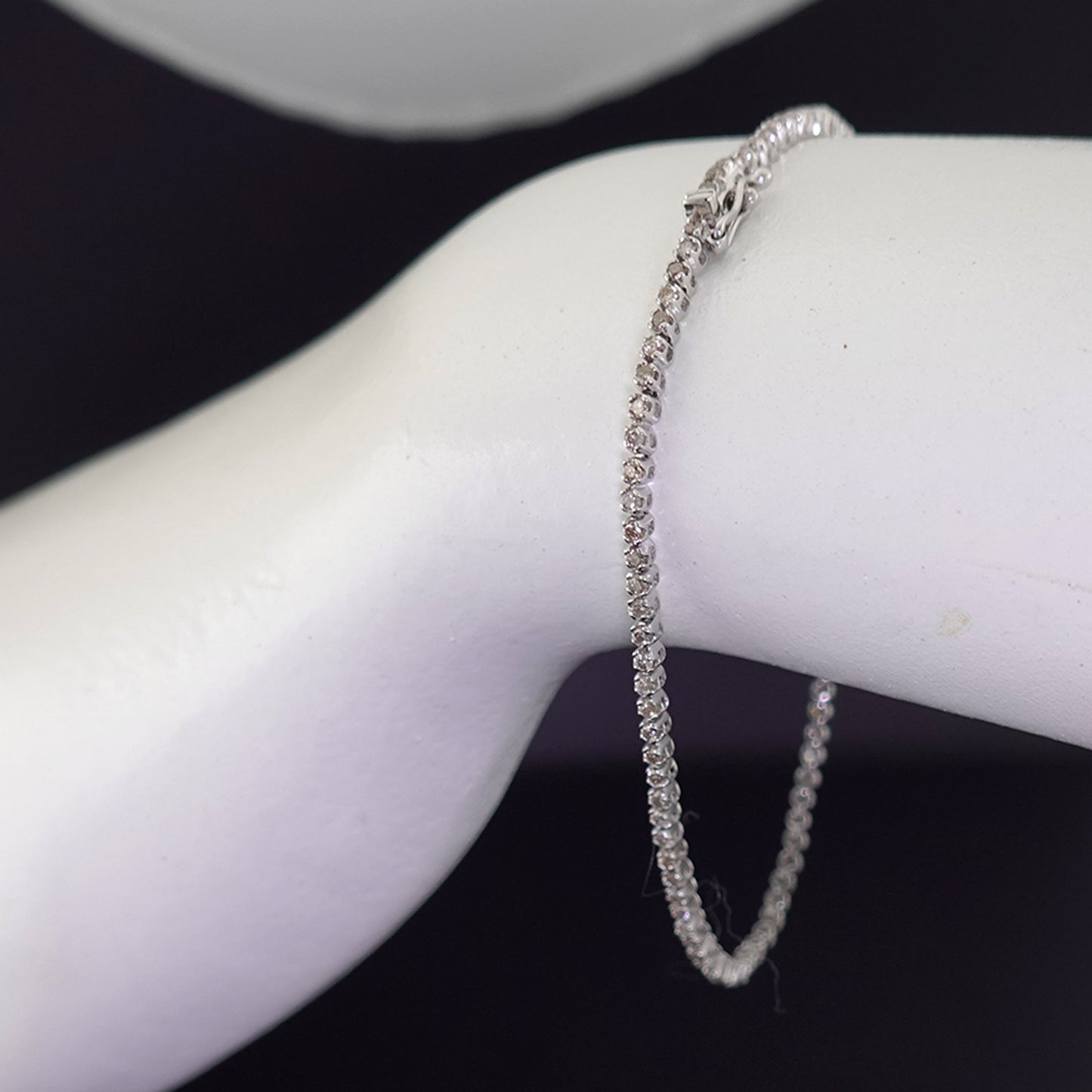 ダイヤモンドテニスブレスレット【1.00ct】 お手頃な上品なデザインのダイヤモンドブレスレットBLD1.00ct-TG08042103-K18WG