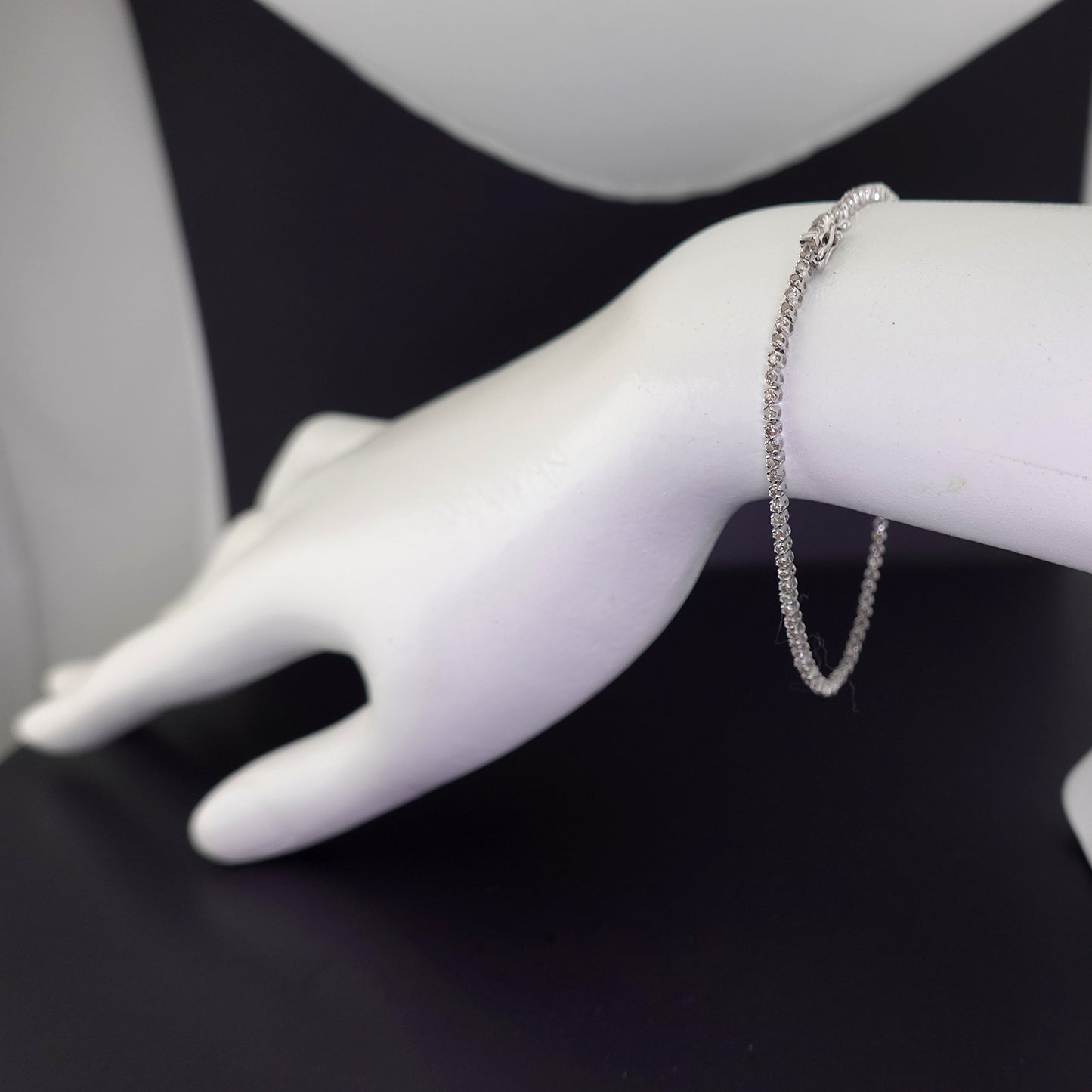 ダイヤモンドテニスブレスレット【1.00ct】 お手頃な上品なデザインのダイヤモンドブレスレットBLD1.00ct-TG08042103-K18WG