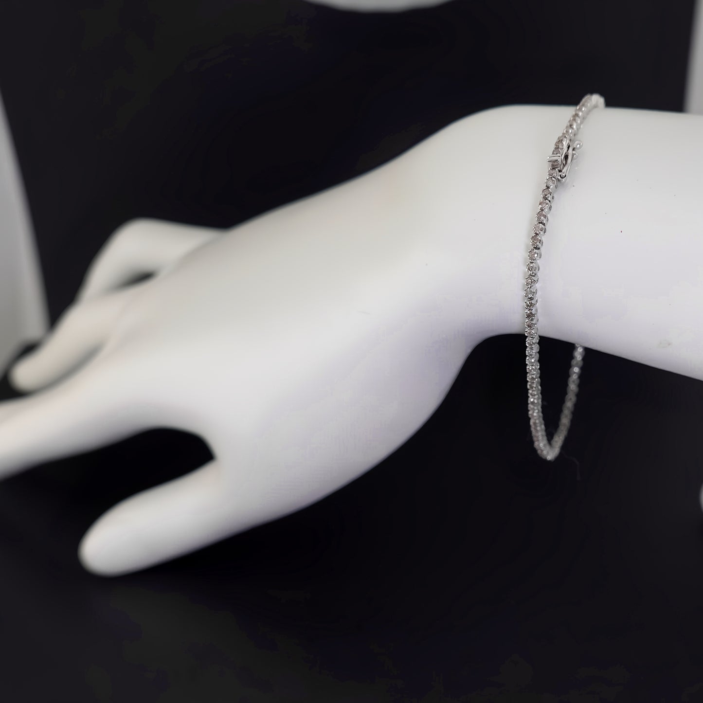 ダイヤモンドテニスブレスレット【1.00ct】 お手頃な上品なデザインのダイヤモンドブレスレットBLD1.00ct-TG08042103-K18WG