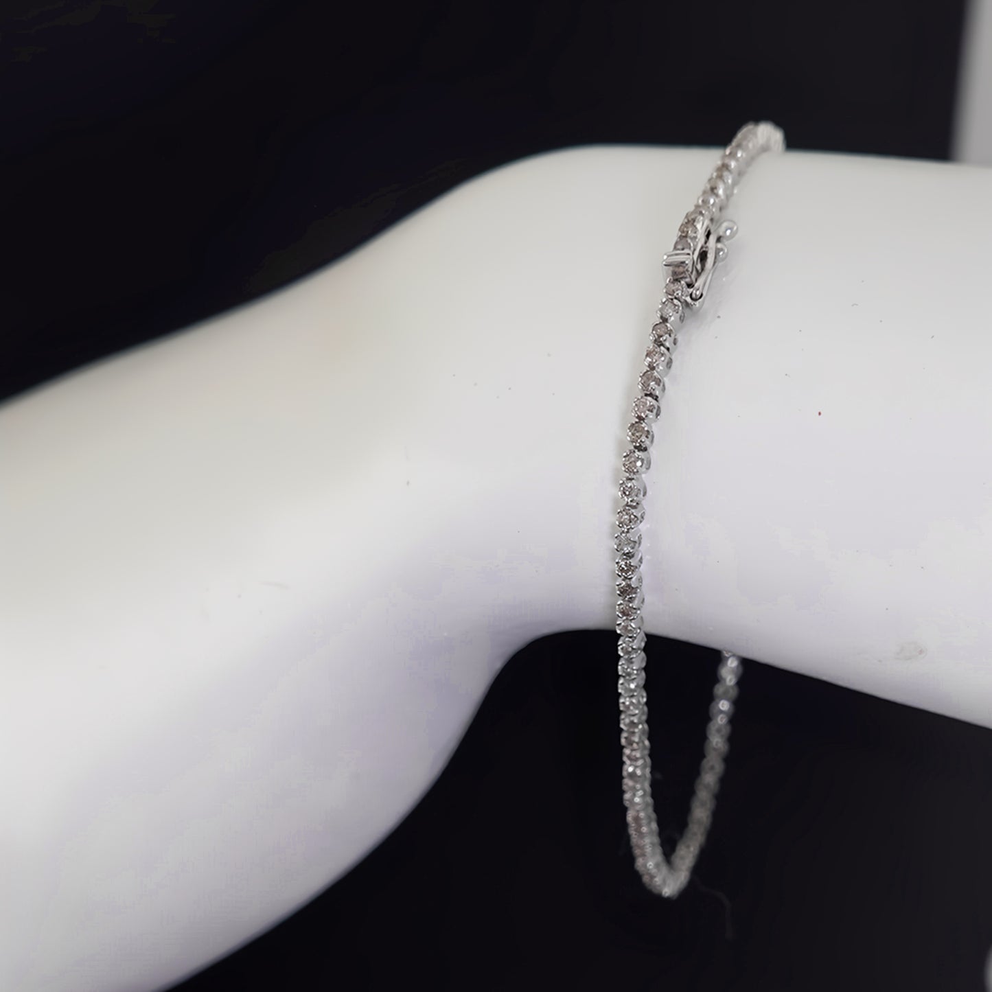 ダイヤモンドテニスブレスレット【1.00ct】 お手頃な上品なデザインのダイヤモンドブレスレットBLD1.00ct-TG08042103-K18WG