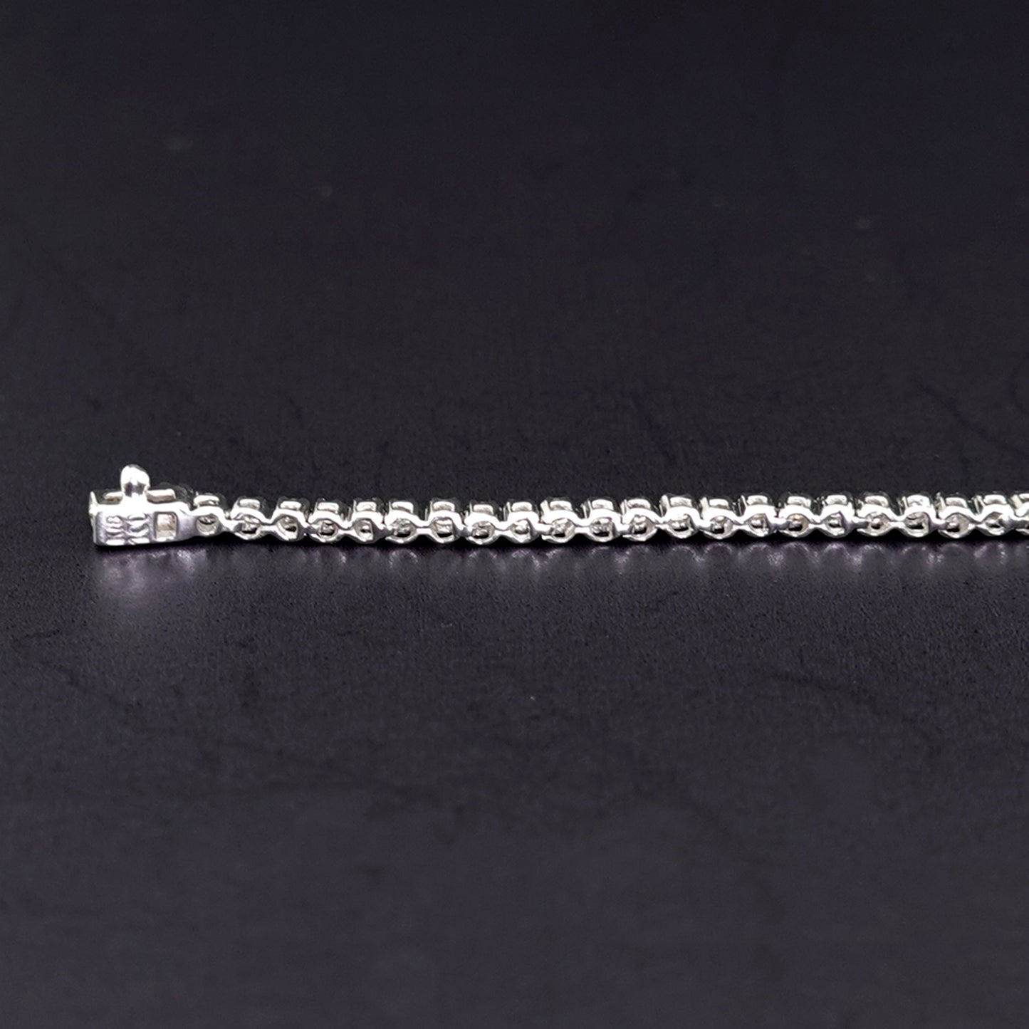 ダイヤモンドテニスブレスレット【1.00ct】 お手頃な上品なデザインのダイヤモンドブレスレットBLD1.00ct-TG08042103-K18WG