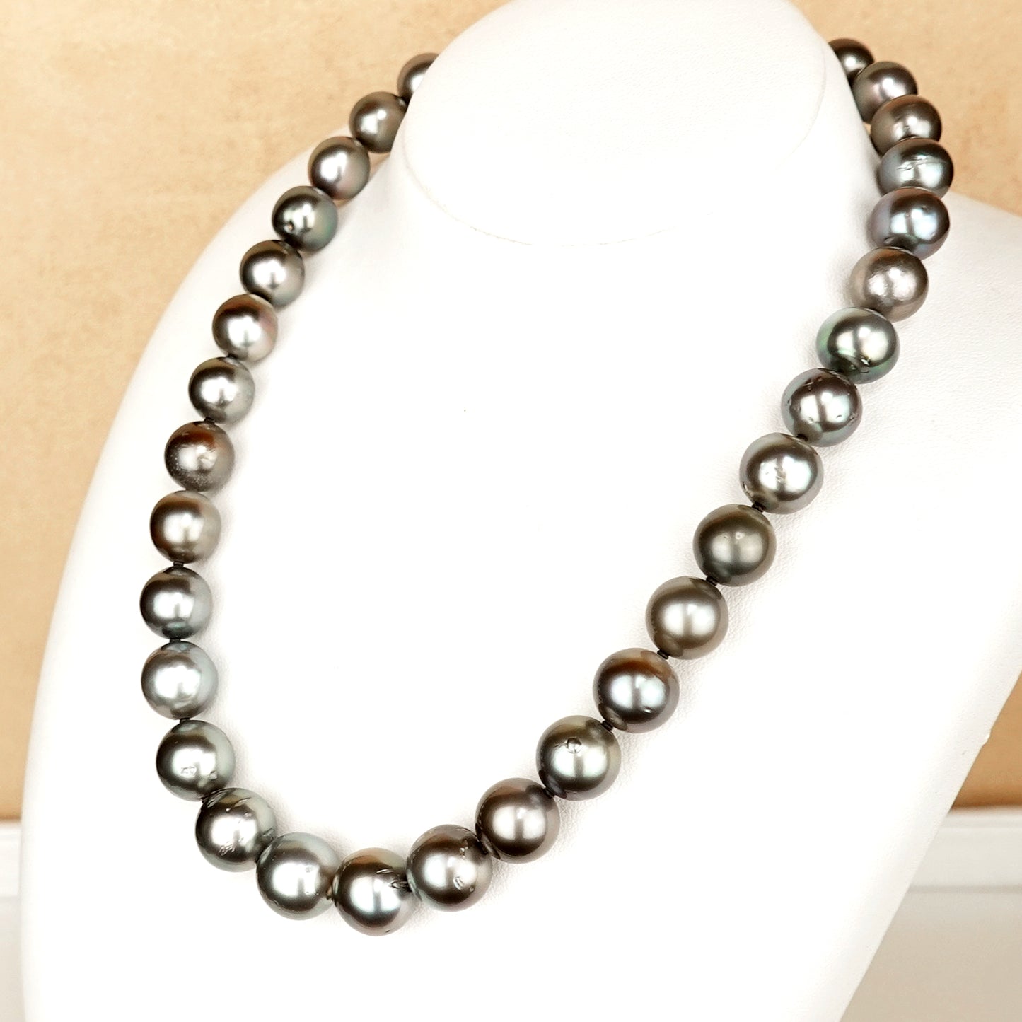 お手頃価格の黒蝶真珠ネックレス ラウンド~セミラウンド系、KC-N-10.0〜12.5mm-SE001024