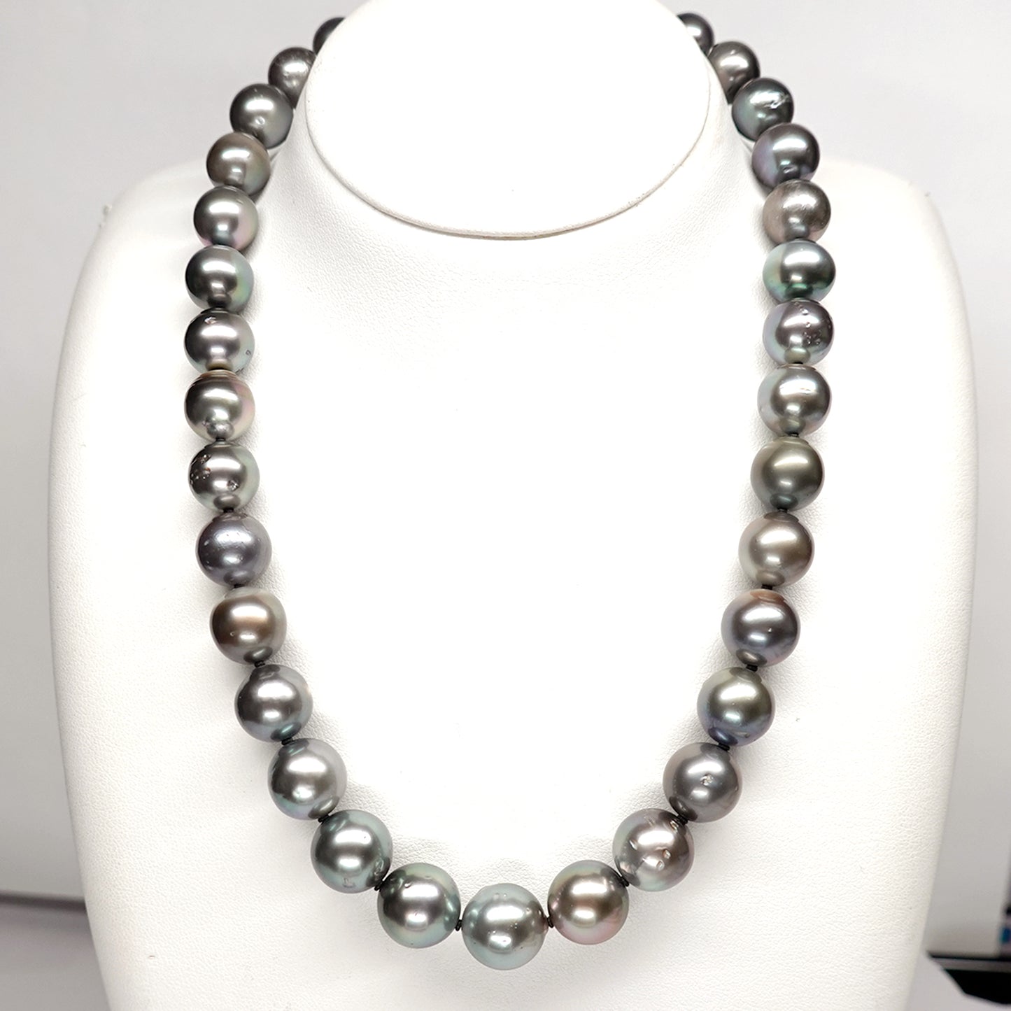 お手頃価格の黒蝶真珠ネックレス ラウンド~セミラウンド系、KC-N-10.0〜12.5mm-SE001024