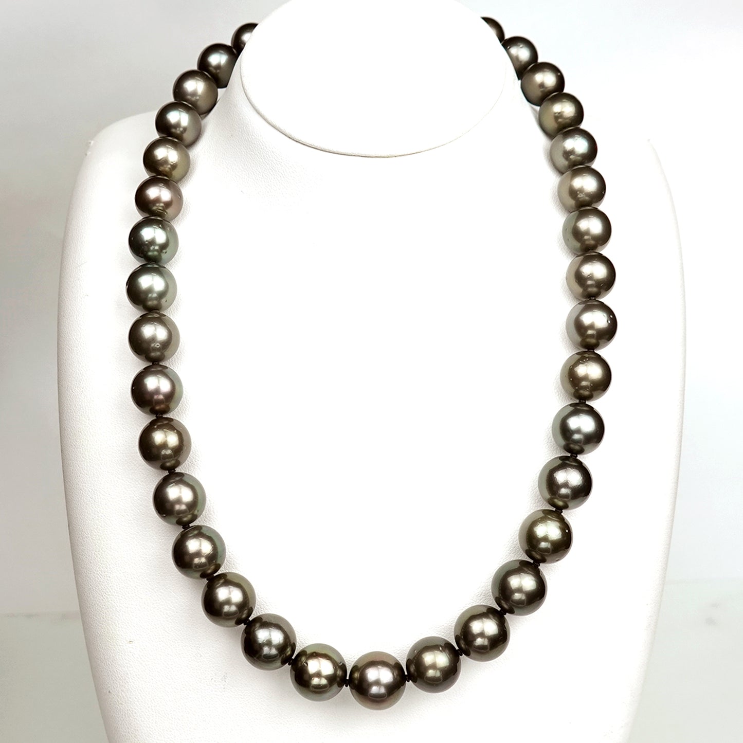 【限定特価】黒蝶真珠ネックレス ラウンド~セミラウンド系で照りの良い真珠 KC-N-11.0〜12.7mm-OK58-19