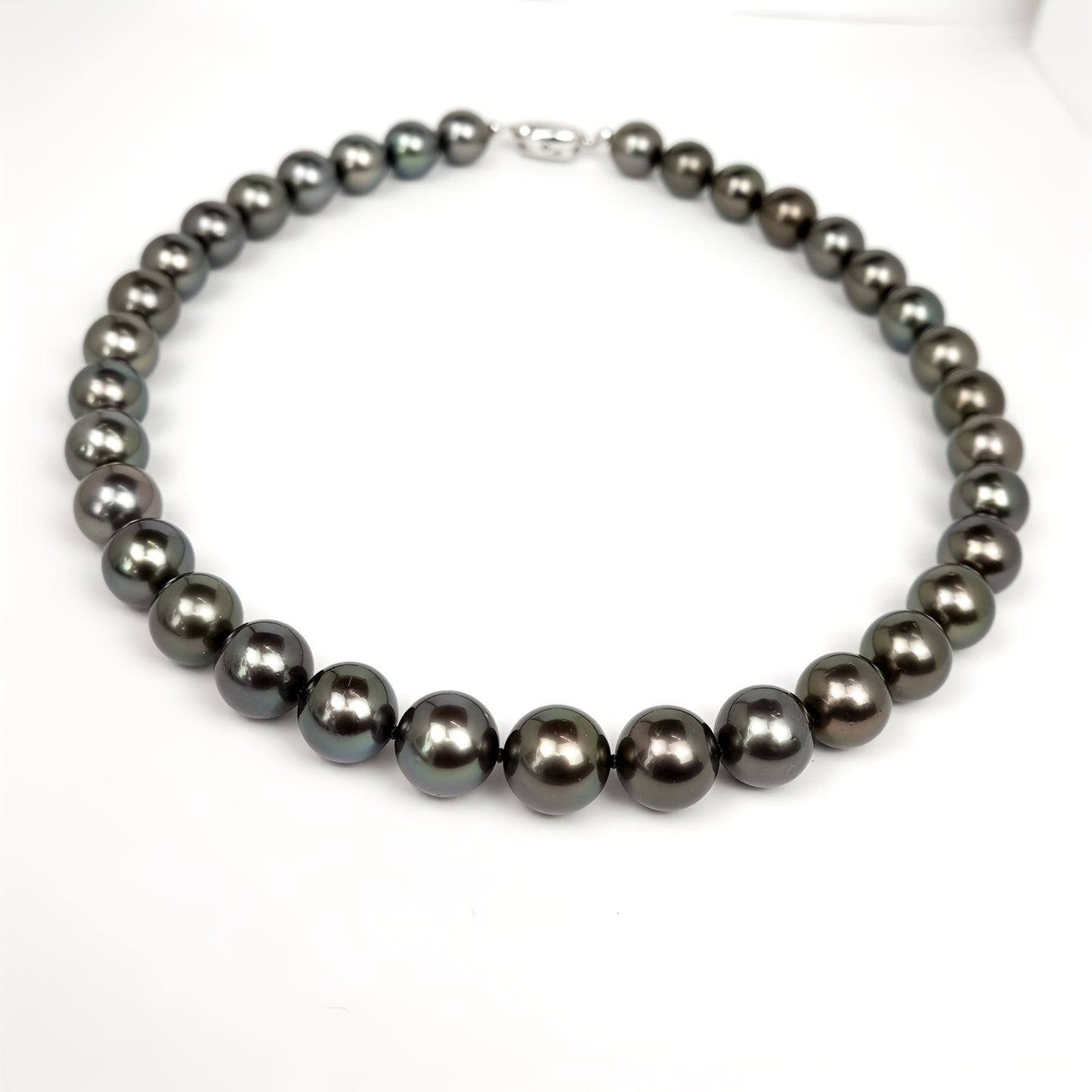 【オーロラピーコック】黒蝶真珠ネックレス グリーン系の色の中にレッドがかった光沢がある魅力的な色で、照りが非常に強い高品質な真珠【真珠科学研究所鑑定鑑別書付】 KC-N-11.0～12.9mm-SK-XXX191