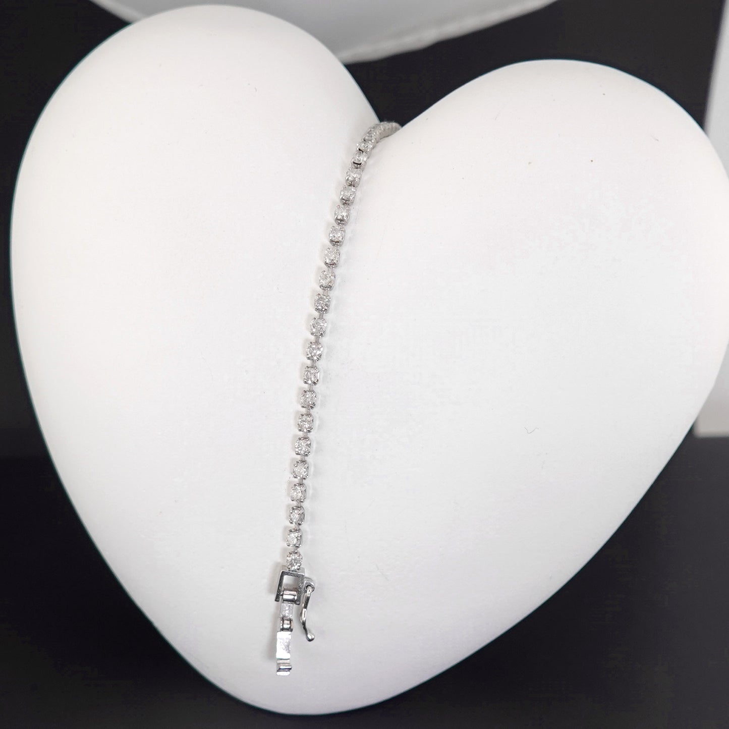 ダイヤモンドテニスブレスレット【2.00ct】 2カラットでもお手頃で、上品なデザインのダイヤモンドブレスレット BLD2.00ct-OJ04080304-K18WG