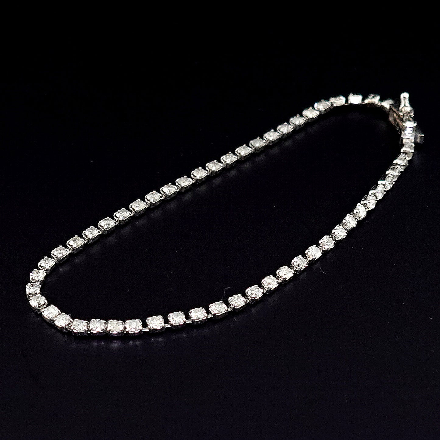 ダイヤモンドテニスブレスレット【2.00ct】 2カラットでもお手頃で、上品なデザインのダイヤモンドブレスレット BLD2.00ct-OJ04080304-K18WG