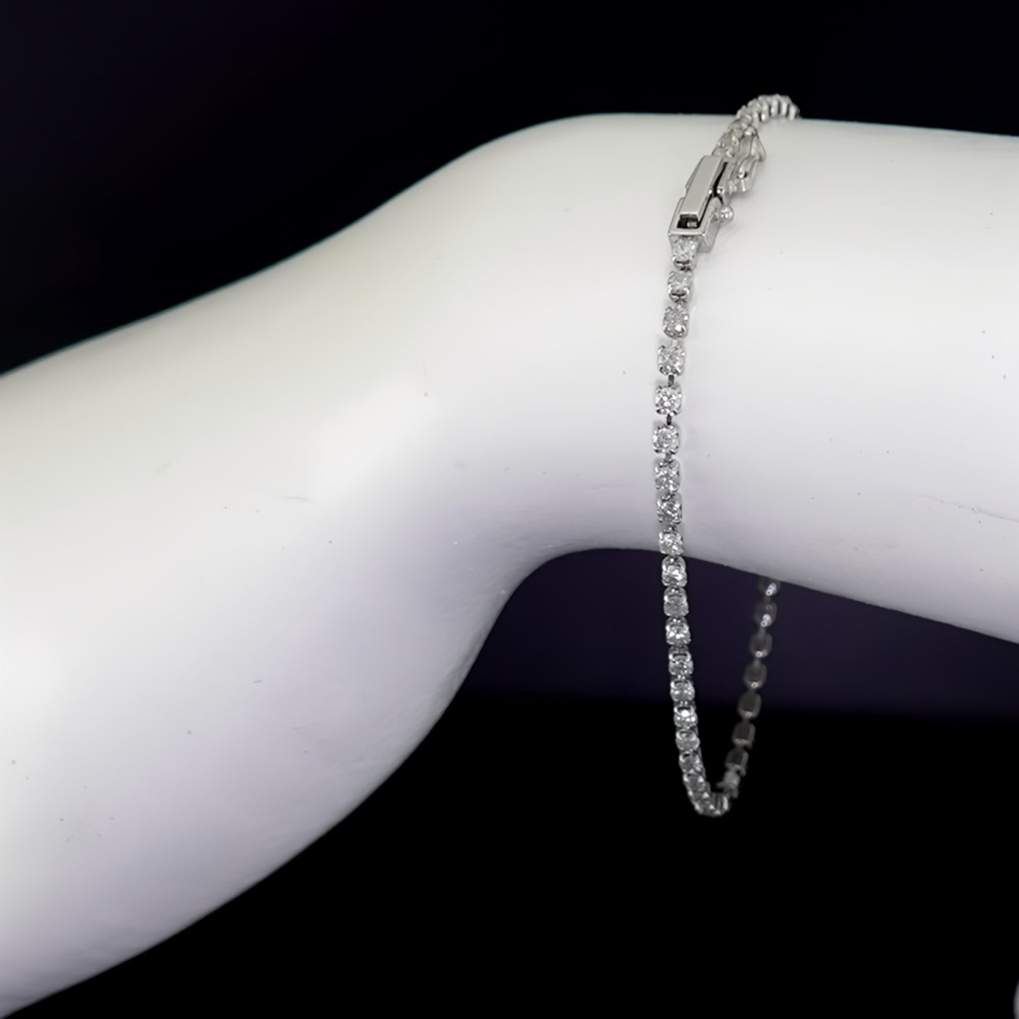 ダイヤモンドテニスブレスレット【2.00ct】 2カラットでもお手頃で、上品なデザインのダイヤモンドブレスレット BLD2.00ct-OJ04080304-K18WG