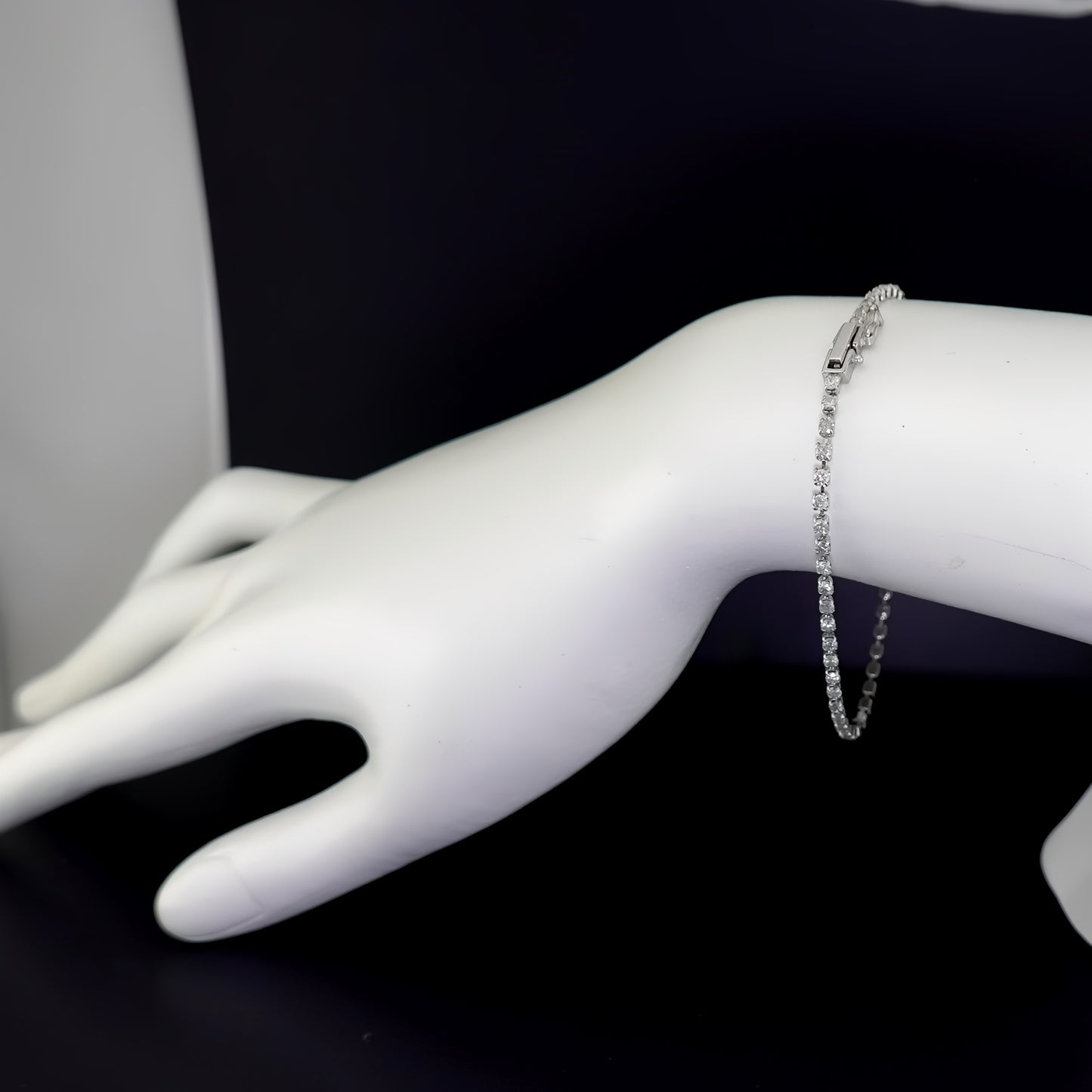 ダイヤモンドテニスブレスレット【2.00ct】 2カラットでもお手頃で、上品なデザインのダイヤモンドブレスレット BLD2.00ct-OJ04080304-K18WG