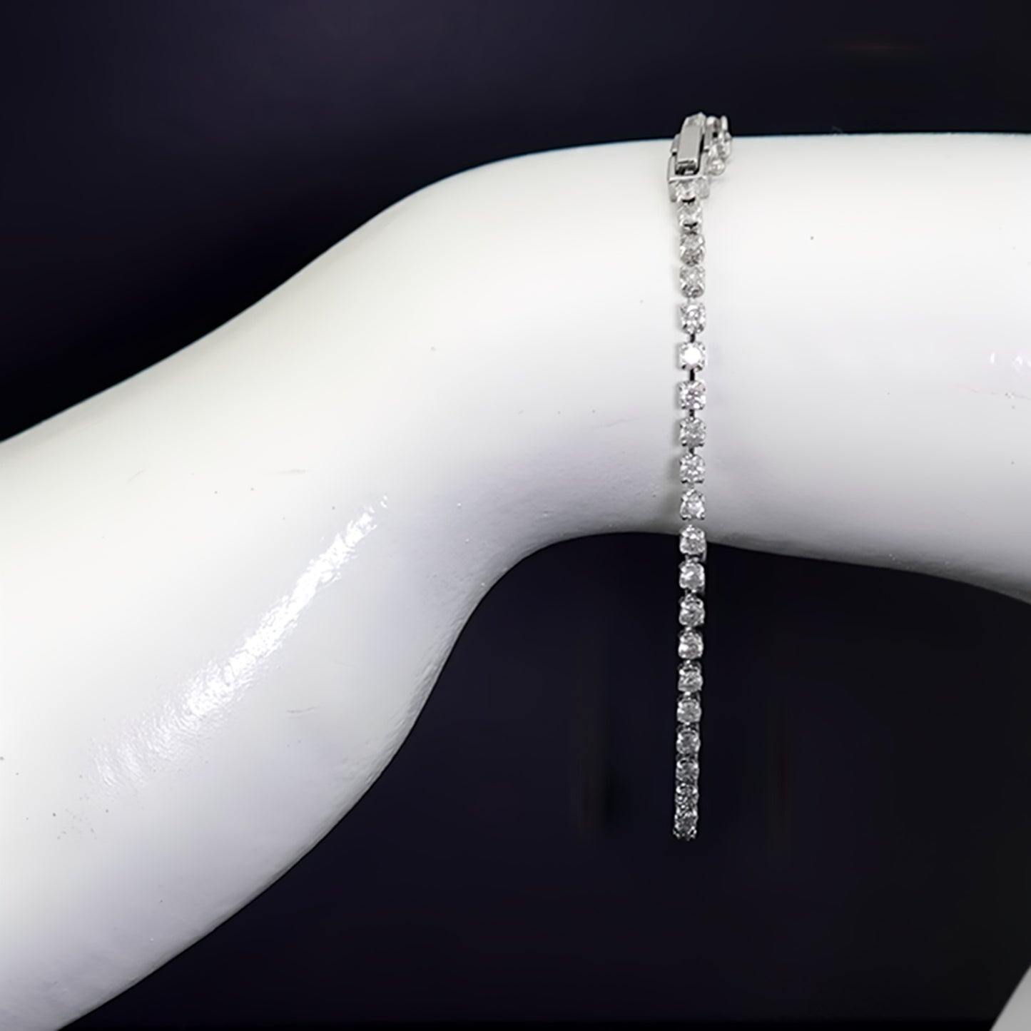 ダイヤモンドテニスブレスレット【2.00ct】 2カラットでもお手頃で、上品なデザインのダイヤモンドブレスレット BLD2.00ct-OJ04080304-K18WG