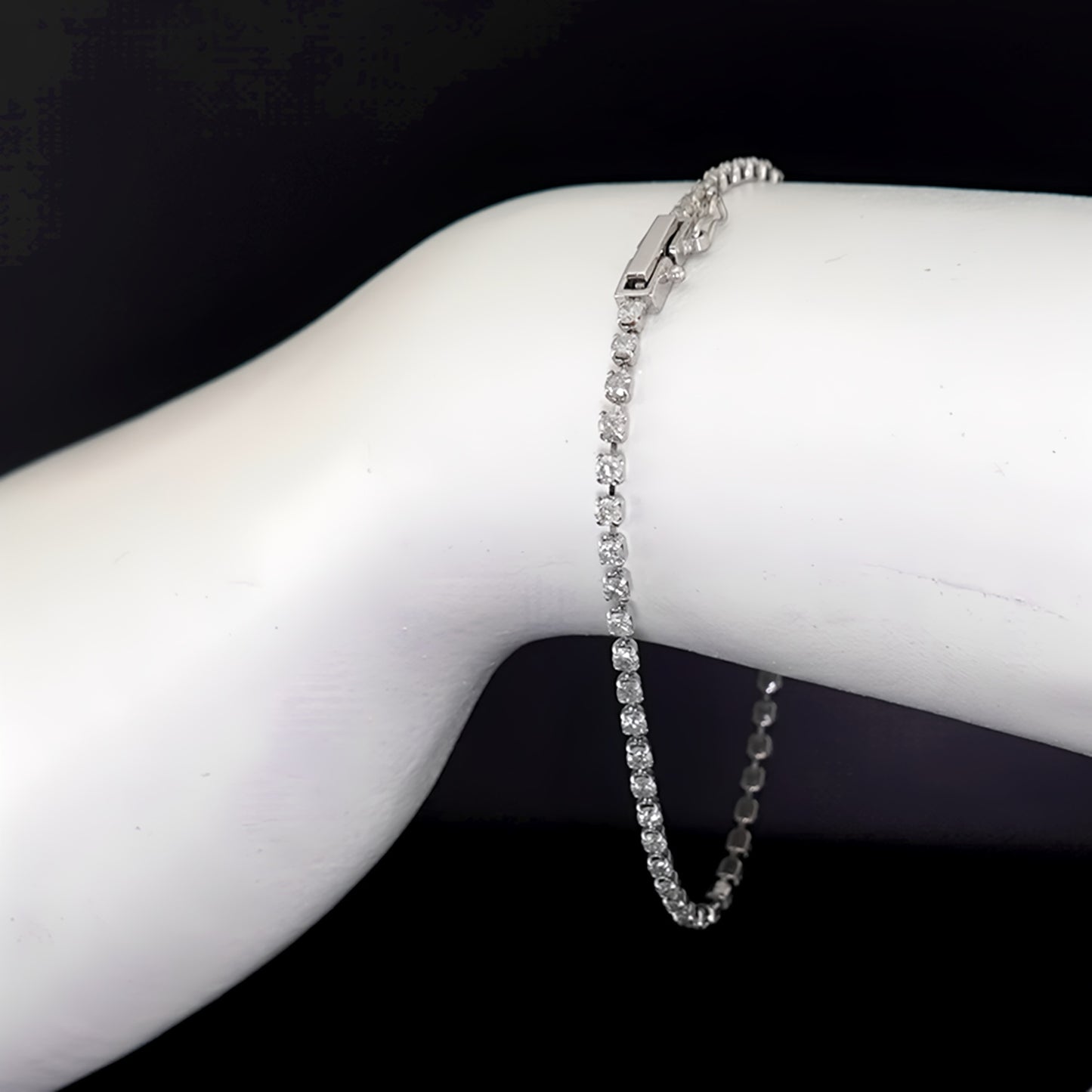 ダイヤモンドテニスブレスレット【2.00ct】 2カラットでもお手頃で、上品なデザインのダイヤモンドブレスレット BLD2.00ct-OJ04080304-K18WG