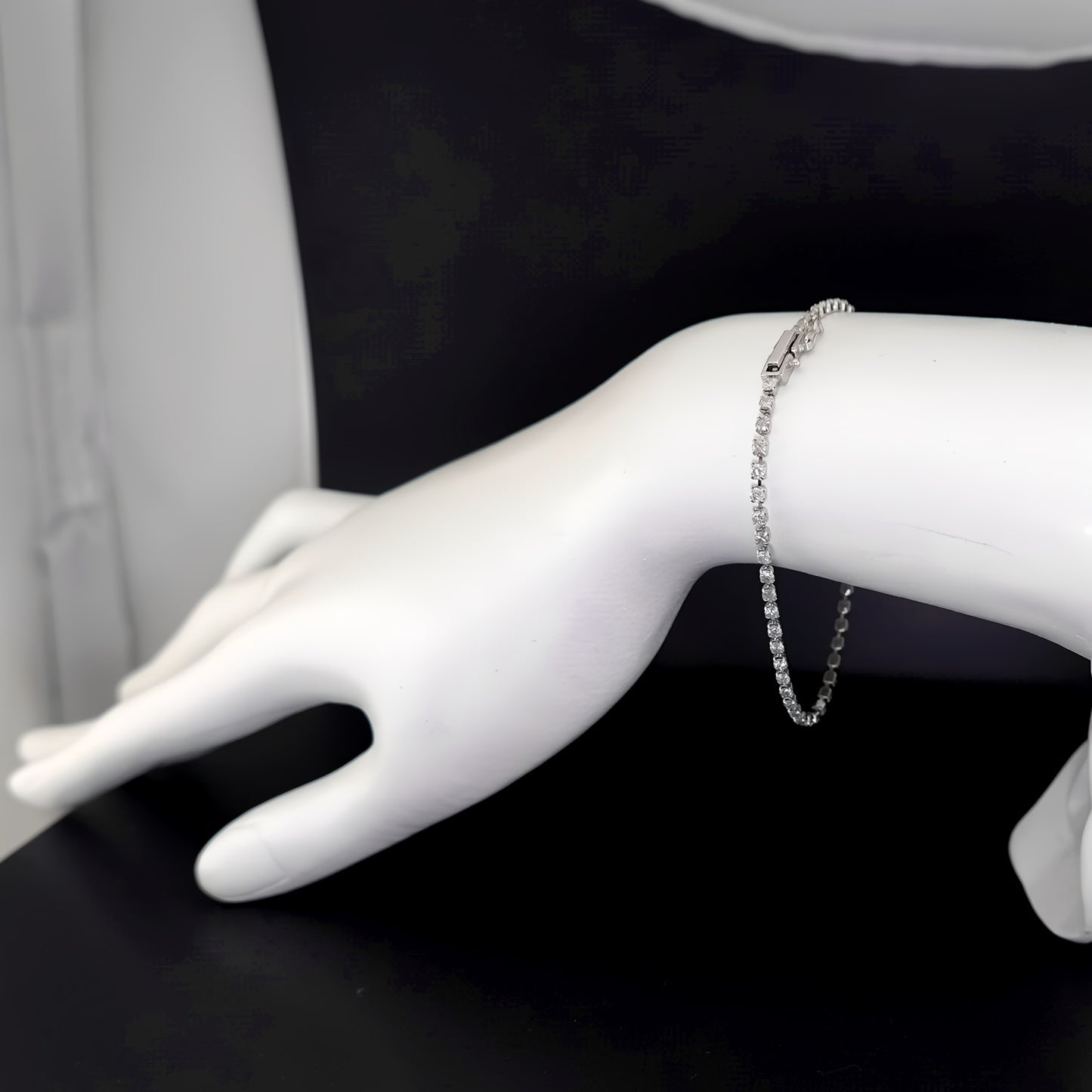 ダイヤモンドテニスブレスレット【2.00ct】 2カラットでもお手頃で、上品なデザインのダイヤモンドブレスレット BLD2.00ct-OJ04080304-K18WG