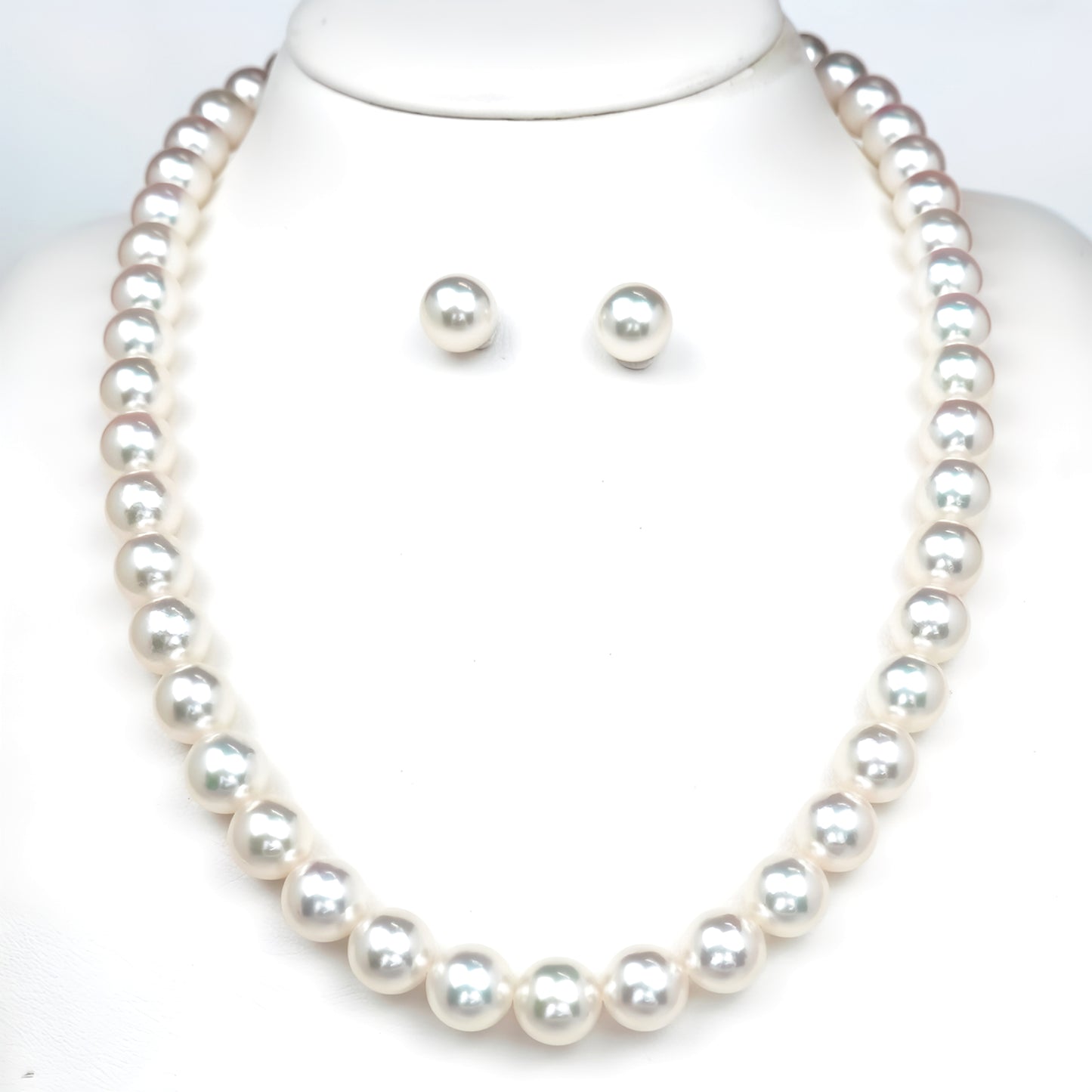 【オーロラ花珠】真珠ネックレス＋ピアス（イヤリング）セット（8.5〜9.0mm） シルバーホワイト系の落ち着きのある上品な色です。【真珠科学研究所花珠鑑別鑑定書付】 PNE85-花珠-SS-XXX731