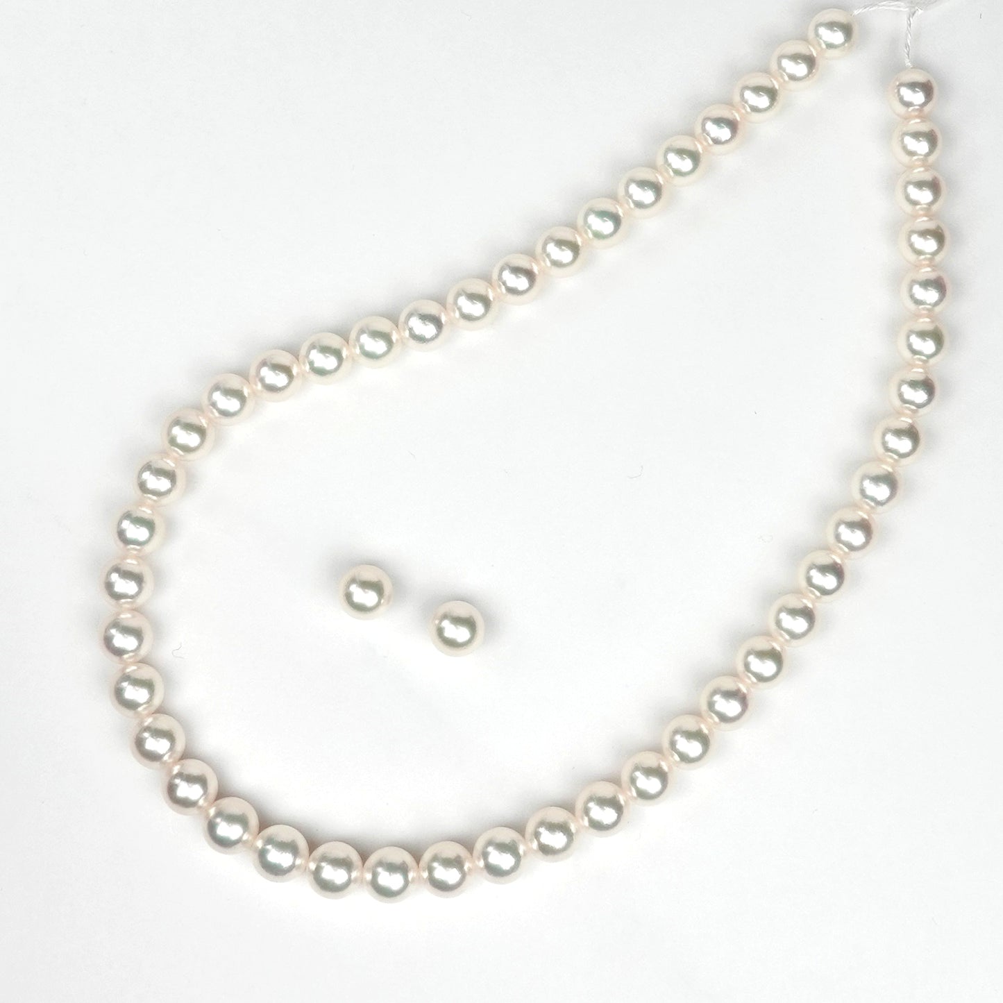 【オーロラ花珠】［8.5〜9.0mm］真珠ネックレス＋ピアス（イヤリング）セット シルバーホワイト系の落ち着きのある上品な色です。【真珠科学研究所花珠鑑別鑑定書付】 PNE85-花珠-SS-XXX731