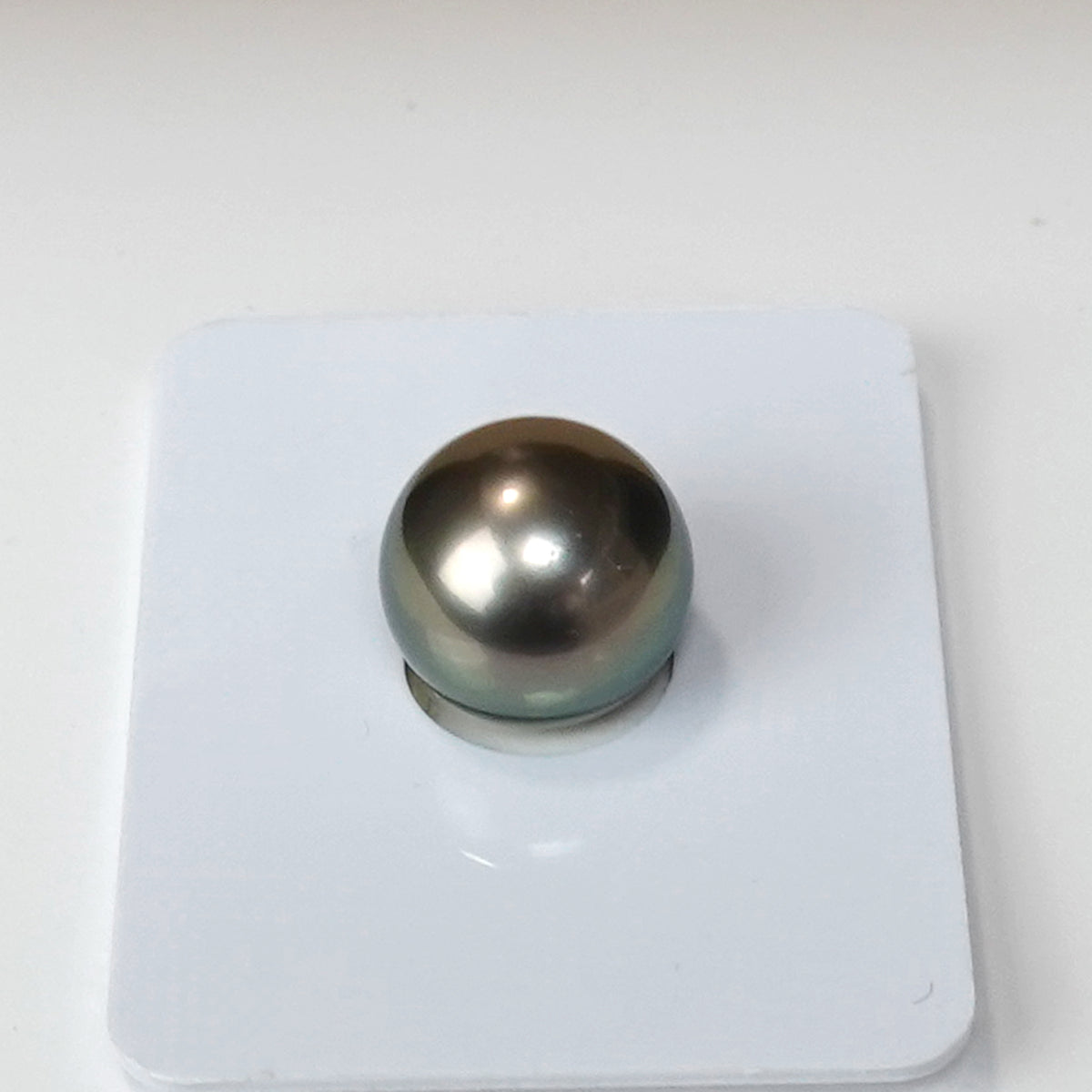 【BlackLip花珠】黒蝶真珠ペンダントトップ 色・照りが美しい高品質の黒蝶真珠（11.5mm）51個のダイヤモンドで高級感アップ！ PHKC-11.5mm-K18WG-XXX632