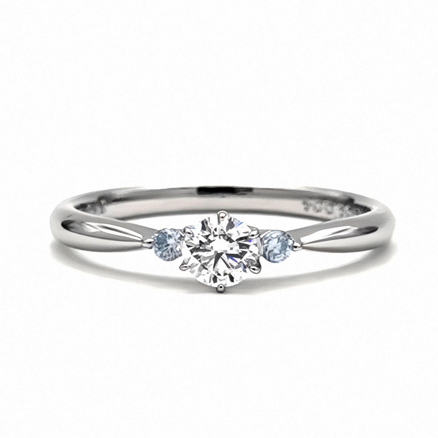 婚約指輪 爽やかな水色のアイスブルーダイヤを使用、高品位ハードプラチナリング  ENJ116H-b-0.20,D,VS2,3EX,HC