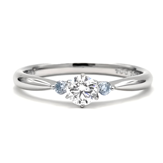 プラチナ婚約指輪 サイドに爽やかな水色のアイスブルーダイヤを使用 ENJ116-b-0.20ct,F