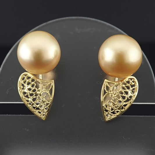 白蝶ゴールデンパールイヤリング10.3mm K18YGの透かし模様が印象的なきれいな金色の白蝶真珠を使用したイヤリング ERP-SC-G-10.3mm-K18YG-E-936
