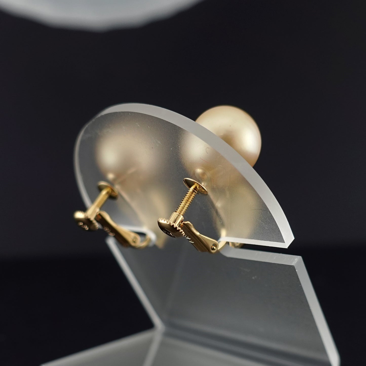 白蝶ゴールデンパールイヤリング10.3mm K18YGの透かし模様が印象的なきれいな金色の白蝶真珠を使用したイヤリング ERP-SC-G-10.3mm-K18YG-E-936