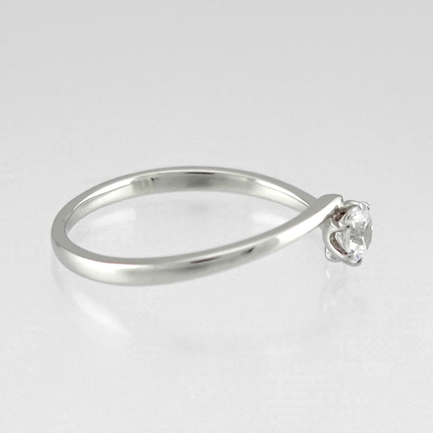 婚約指輪 人気デザインのシンプルなプラチナ製ダイヤモンドリング ESS-0222-0.18ct,G,SI2,G-Pt900H