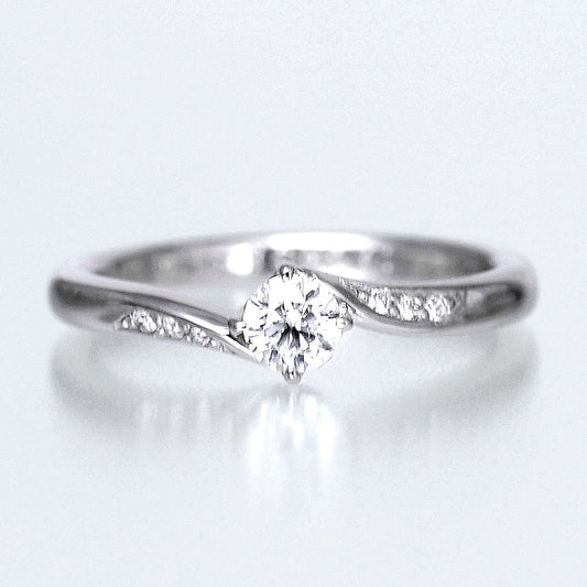 婚約指輪 メレーダイアが斜めに入ったおしゃれなリング ESS192n-0.20,F,SI2,VG