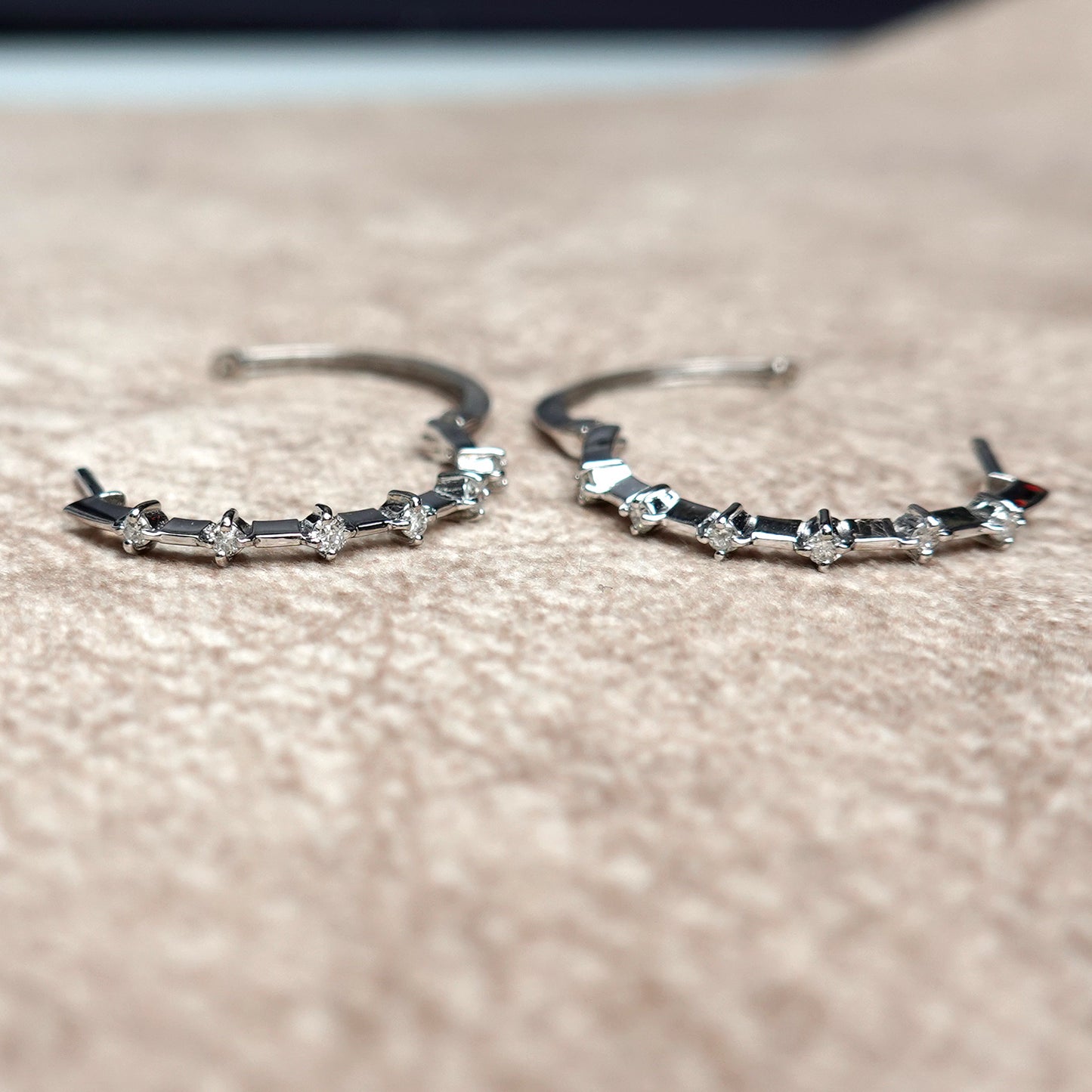 【限定特価】ダイヤモンドピアス 0.24ct-大きめのフープピアス PE-D0.24ct/12p-K18WG