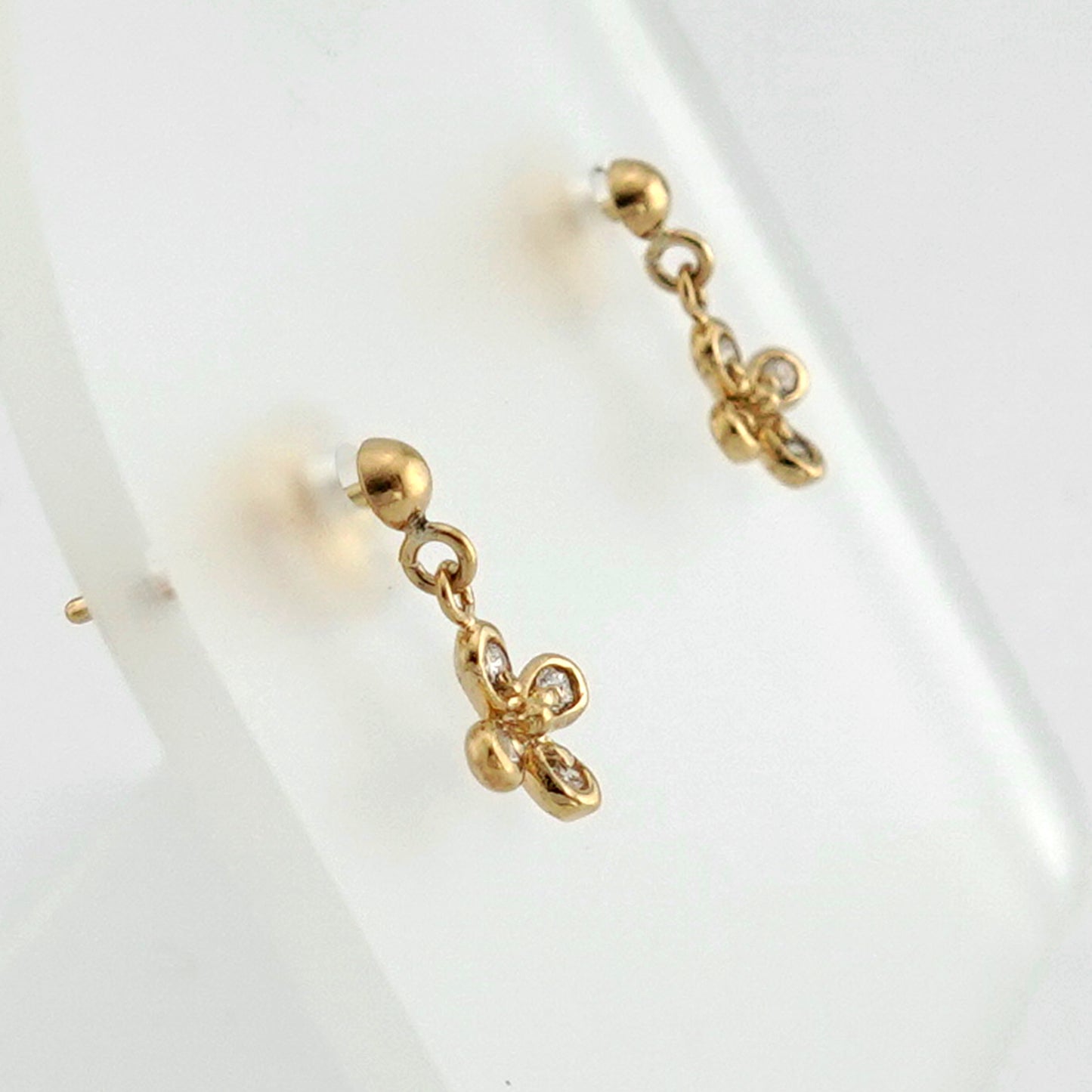 揺れる小さなダイヤモンドピアス 0.06ct（K18YG） PE-D-Sa-0.06ct/8p-K18YG
