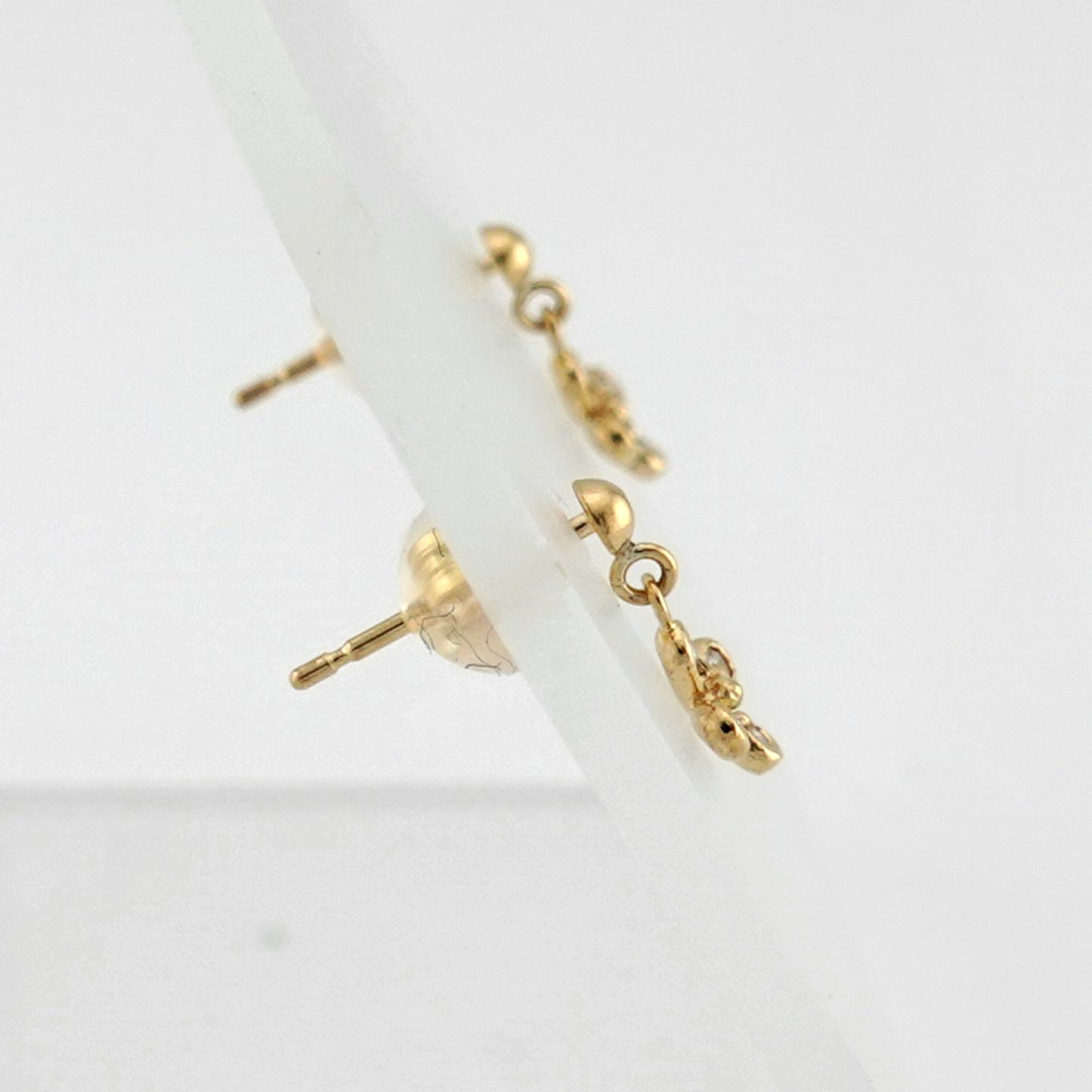 揺れる小さなダイヤモンドピアス 0.06ct（K18YG） PE-D-Sa-0.06ct/8p-K18YG