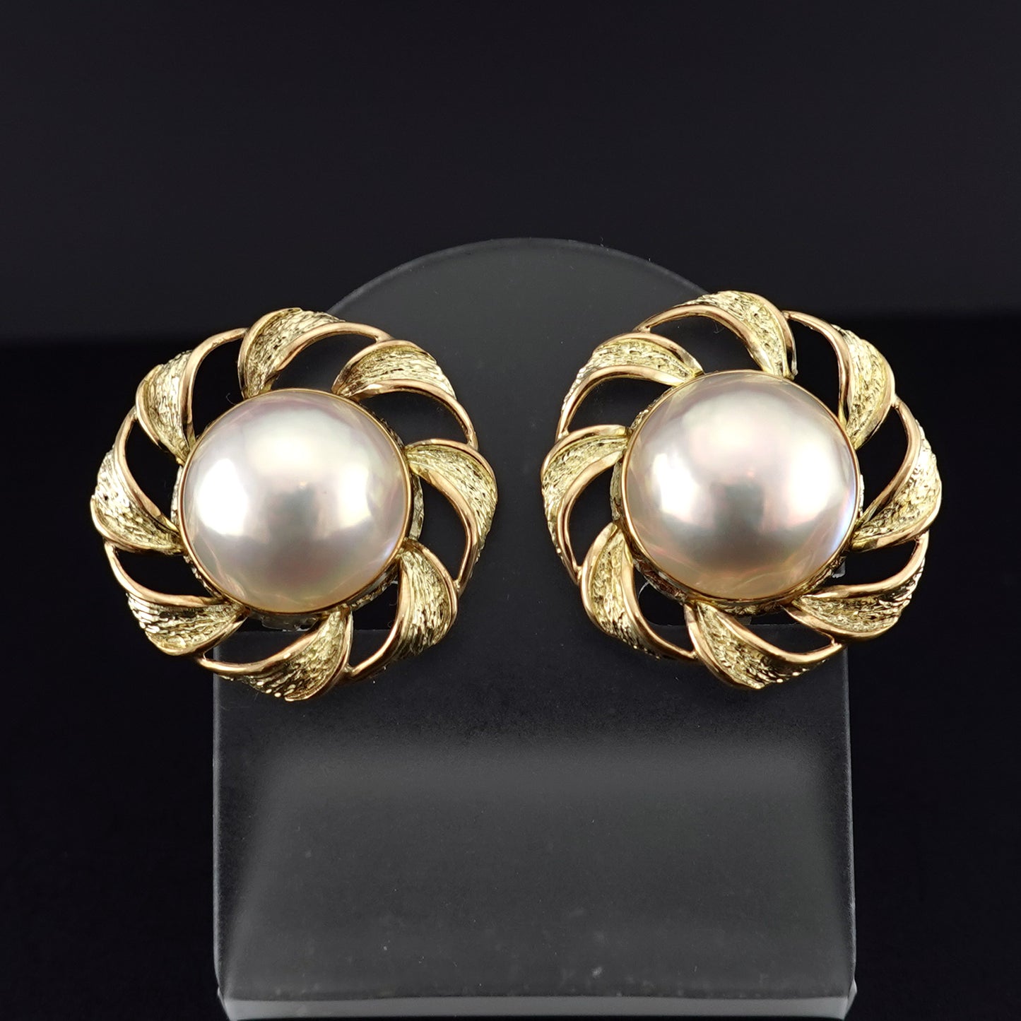 マベパールイヤリング-K18YG  非常に照りが強く魅力的な色の高品質マベパール、K18をふんだんに使ったおしゃれな高級イヤリング ER-MP-25-14mm-K18YG-マベ