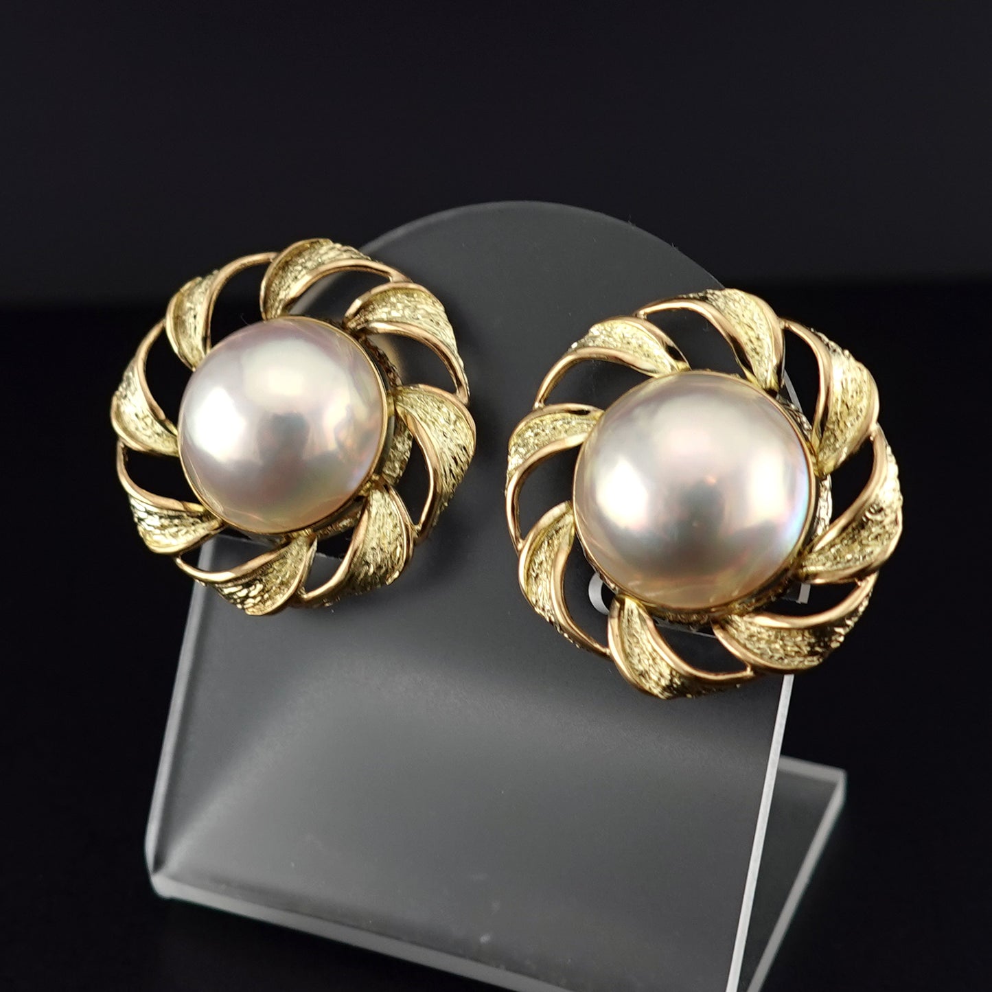 マベパールイヤリング-K18YG  非常に照りが強く魅力的な色の高品質マベパール、K18をふんだんに使ったおしゃれな高級イヤリング ER-MP-25-14mm-K18YG-マベ