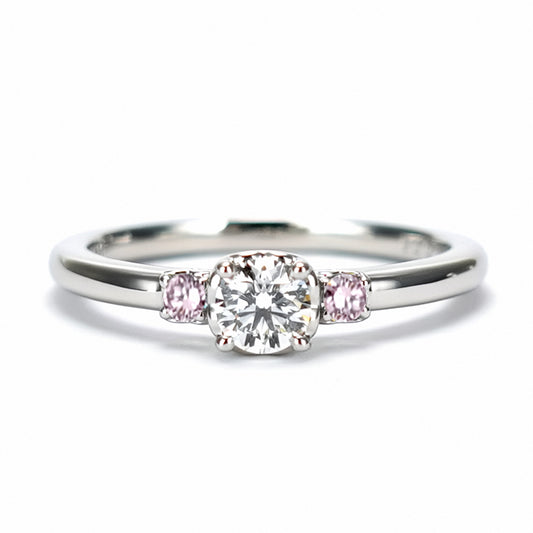 婚約指輪 大きめの天然ピンクダイヤモンドと存在感のある高品質なメインダイヤモンドを使用 ハートの透かし模様が個性的な高級エンゲージリングEKK501p-0.30,D,VS1,3EX,HC-Pt950H