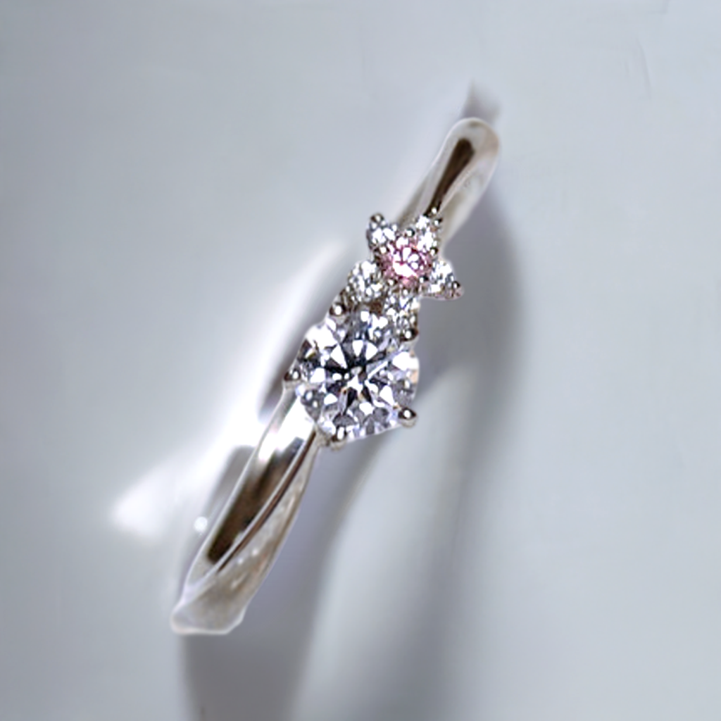 【Karen】婚約指輪  個性的な花びらのデサイン ピンクダイヤとH&Cメレダイヤ使用  EJTR23Bph-0.20ct,F