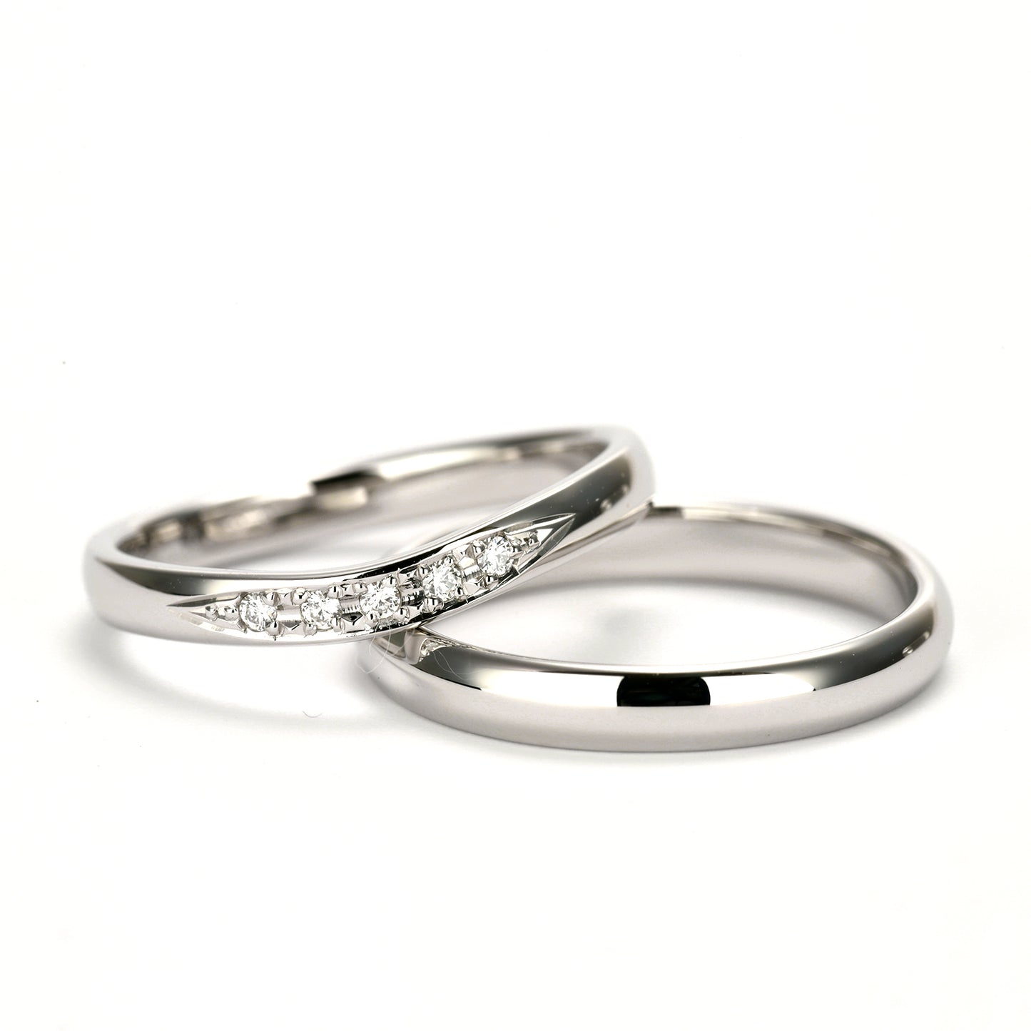 【鍛造】結婚指輪ペア（Pt950） 女性用は鍛造では珍しい緩やかなやU字デザインのリング、高品位プラチナとH&Cダイヤを使用した高品質リング MPKK82-25Dh5-KK80-30-Pt950