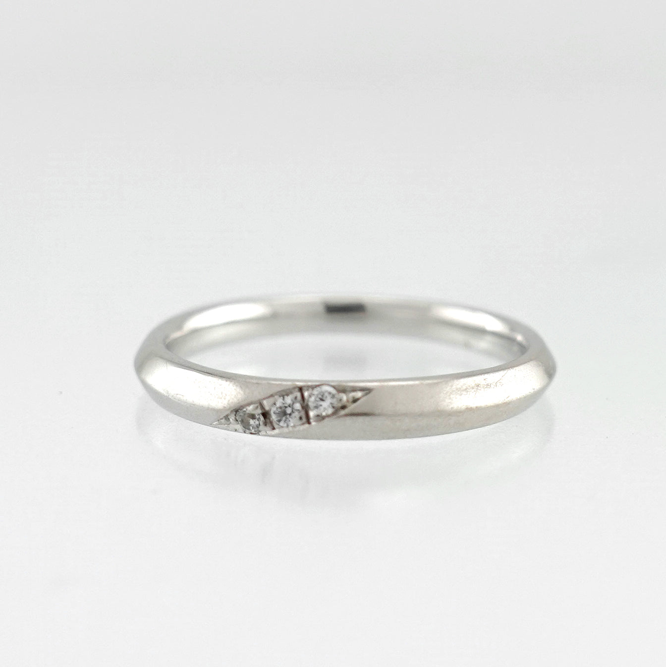 結婚指輪ペア 人気ストレートデザインのプラチナ製エンゲージリング（Pt.900） MpJKR083LM-Pt900