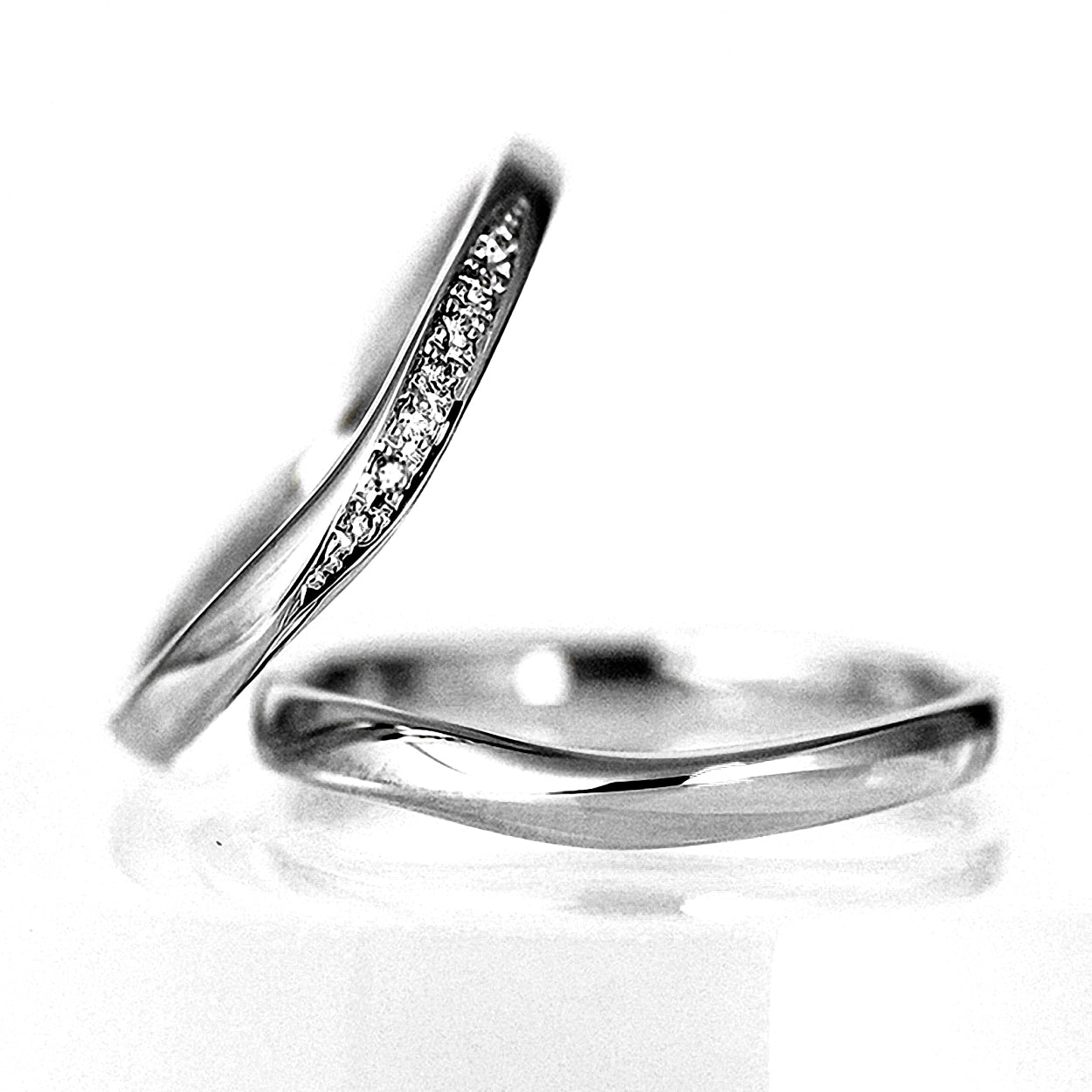 【Harmony】結婚指輪ペア   細めで緩やかなカーブの指輪  内側にブルーサファイヤ入り MpHa01LM