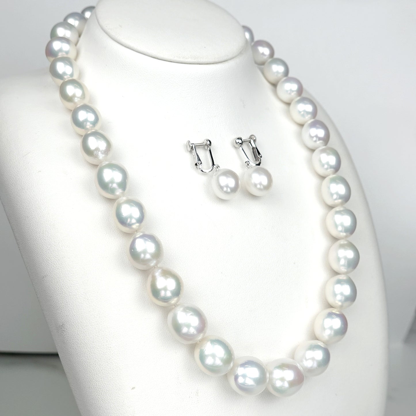 淡水真珠ネックレス＋イヤリングセット10〜13.5mm 高品質白蝶真珠に引けを取らないシルバーホワイト系の照りの良いキレイな真珠 PNE-FW-10-13.5