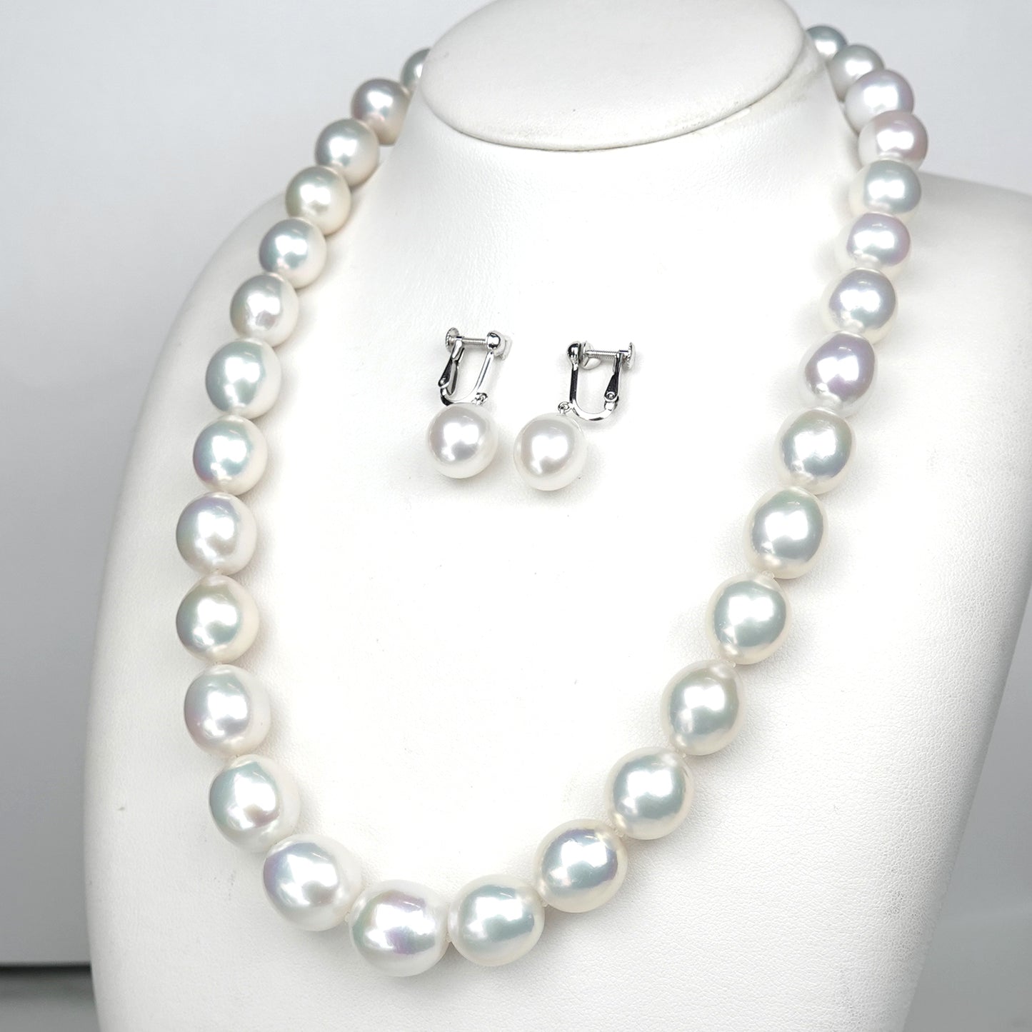 淡水真珠ネックレス＋イヤリングセット10〜13.5mm 高品質白蝶真珠に引けを取らないシルバーホワイト系の照りの良いキレイな真珠 PNE-FW-10-13.5