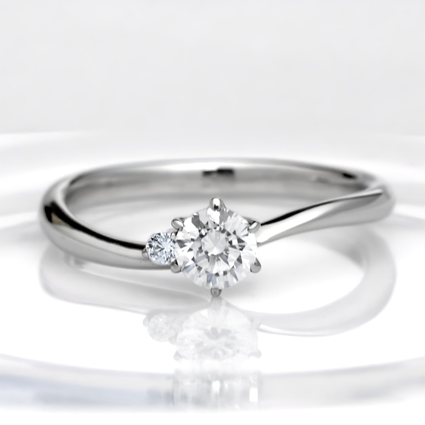 婚約指輪 アイスブルーダイヤ入 シンプルで緩やかなウェーブデザインの指輪 EHa02Bb-0.18ct,G,SI2,G-Pt