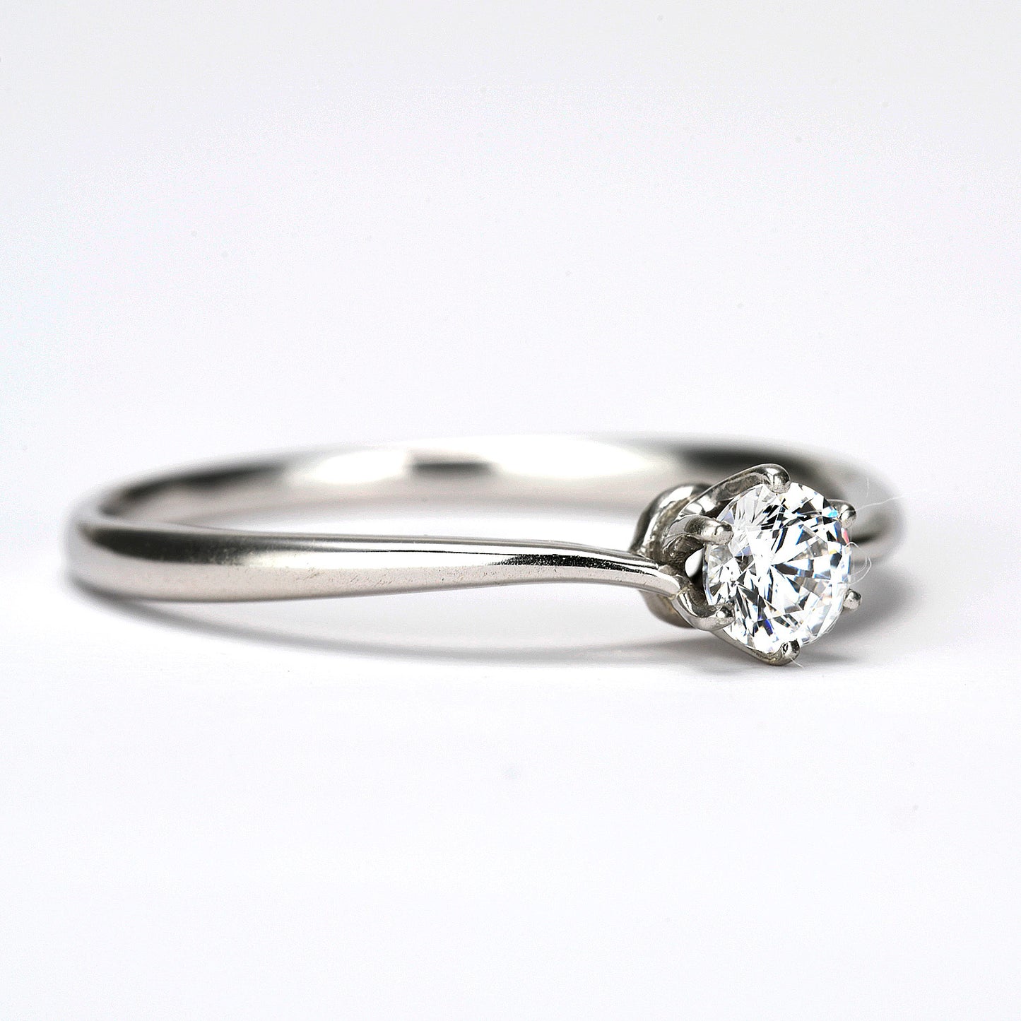 婚約指輪 上品な緩やかなウェーブデザインのハードプラチナリング EHa04-0.18ct,G,SI2,G-Pt900H