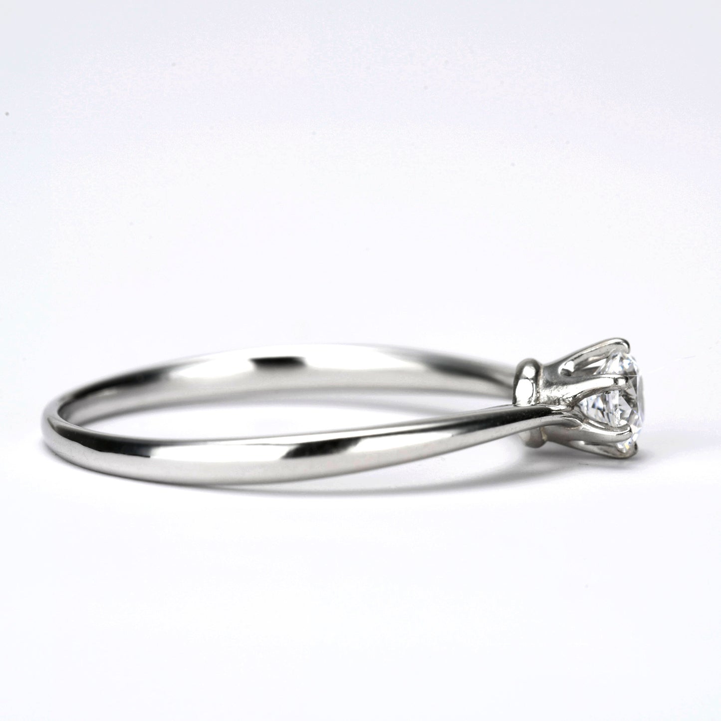 婚約指輪 上品な緩やかなウェーブデザインのハードプラチナリング EHa04-0.18ct,G,SI2,G-Pt900H