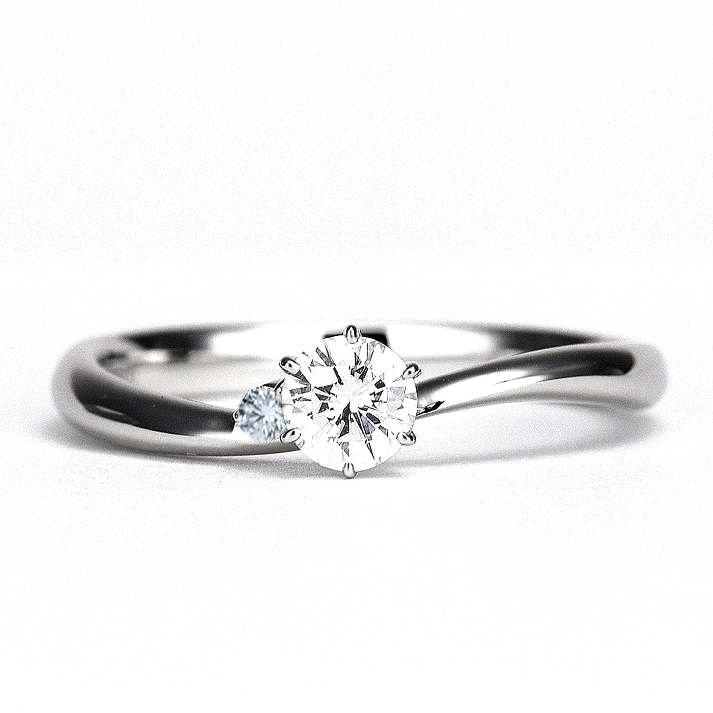 婚約指輪 アイスブルーダイヤ入 シンプルで緩やかなウェーブデザインの指輪 EHa02Bb-0.18ct,G,SI2,G-Pt