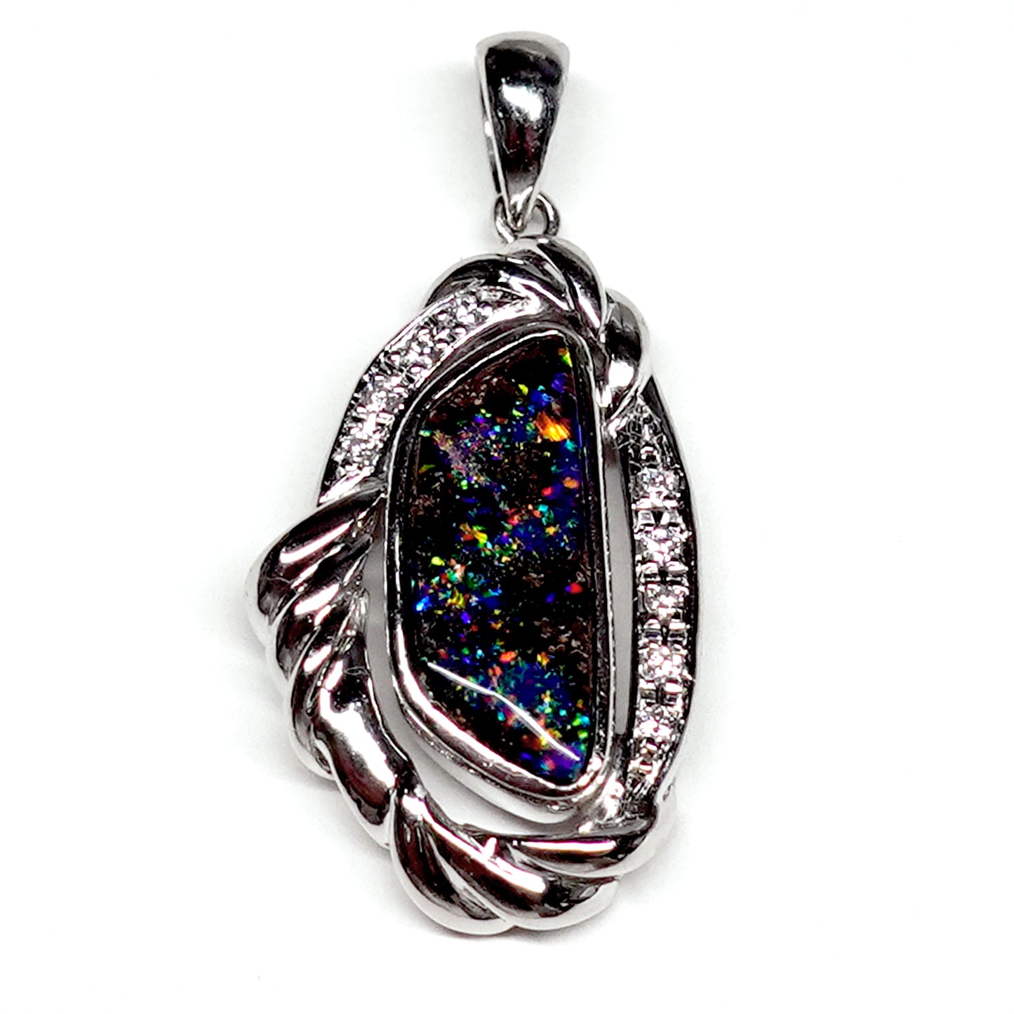 ボルダーオパールペンダントトップ プラチナをたっぷり使った高級品、遊色部分が登り龍に見えます（Pt.900） KP21079