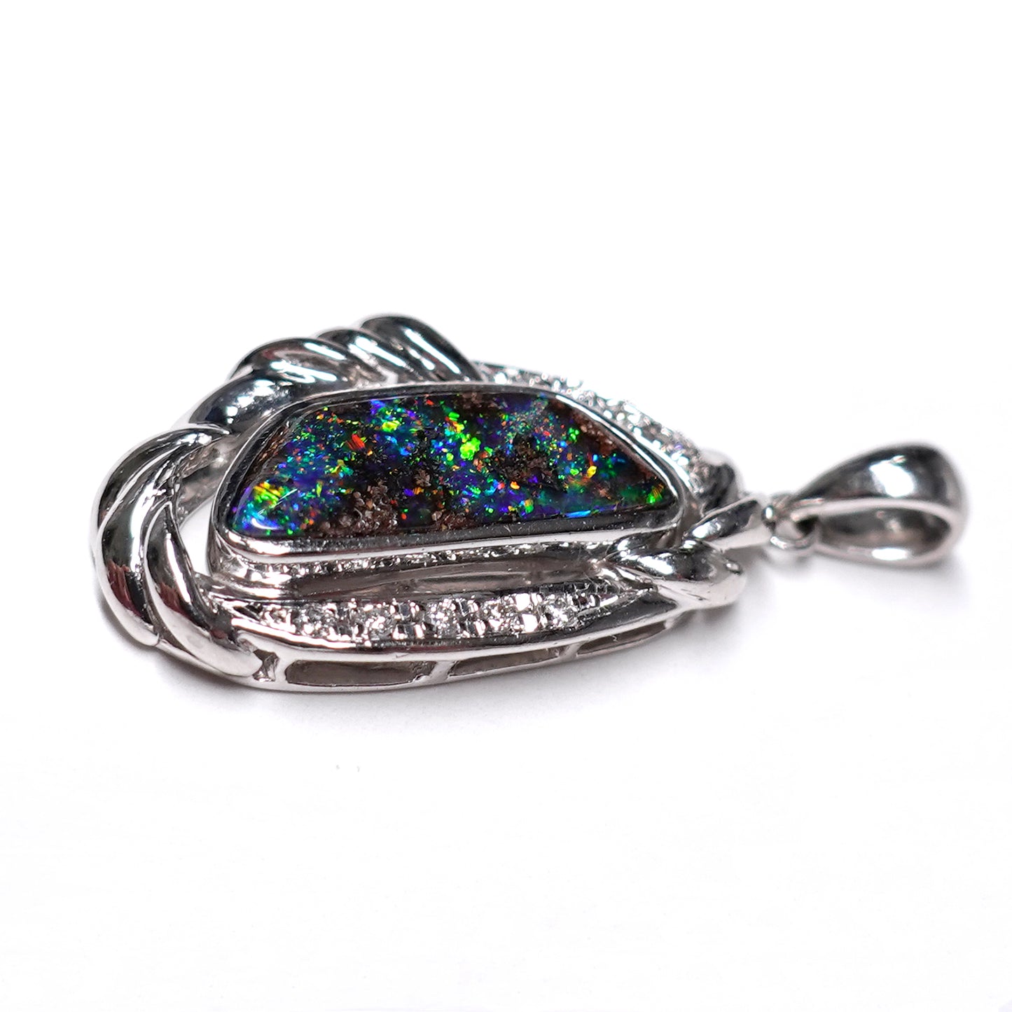 ボルダーオパールペンダントトップ プラチナをたっぷり使った高級品、遊色部分が登り龍に見えます（Pt.900） KP21079